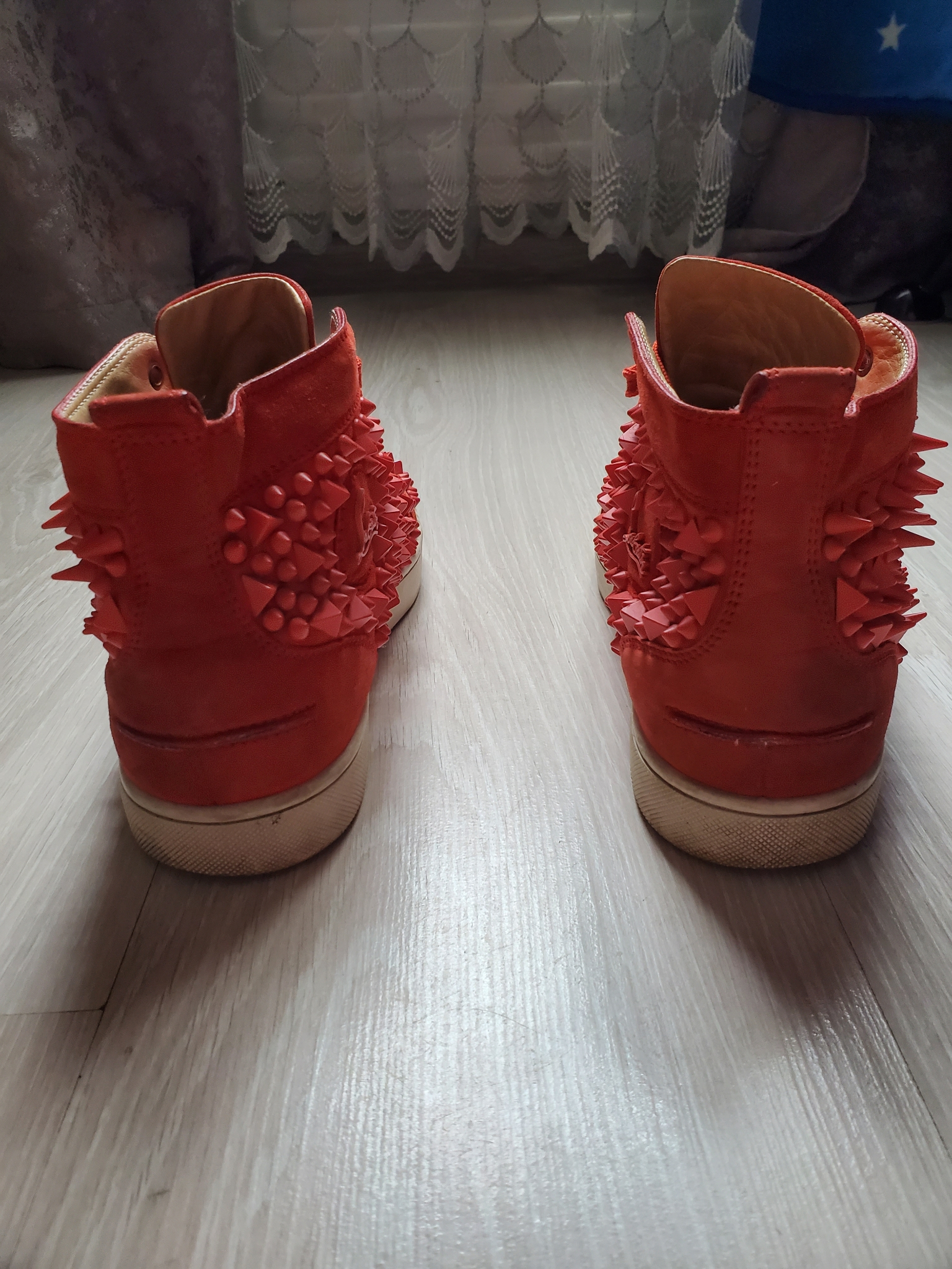 Christian Louboutin Lou Spikes Suede High-Top Sneakers, миниатюра 2
