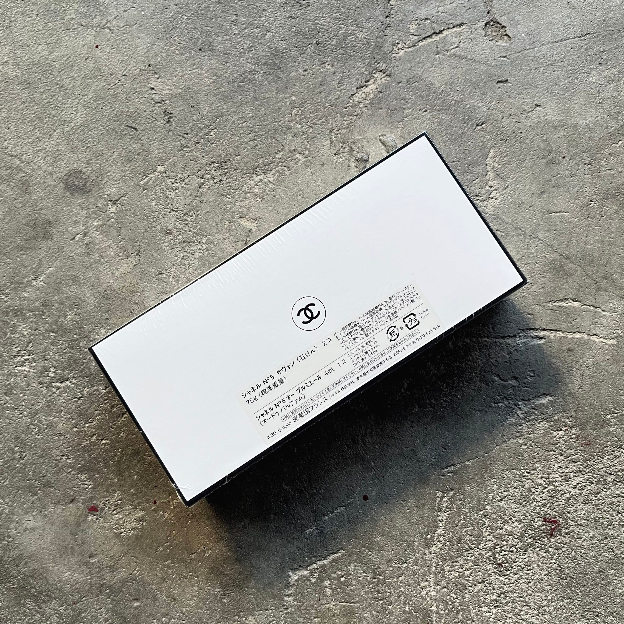 Chanel N°5 The Bath Ritual (Eau Première) — mini 4 ml + perfumed soaps, миниатюра 2
