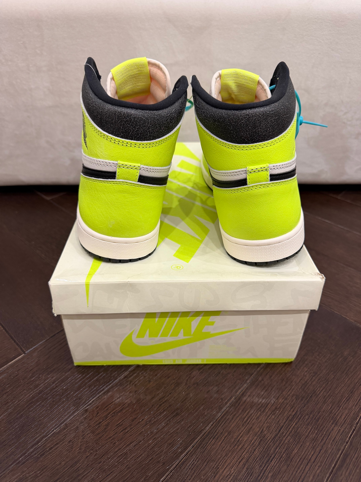 Air Jordan Air Jordan 1 High OG Volt, миниатюра 3