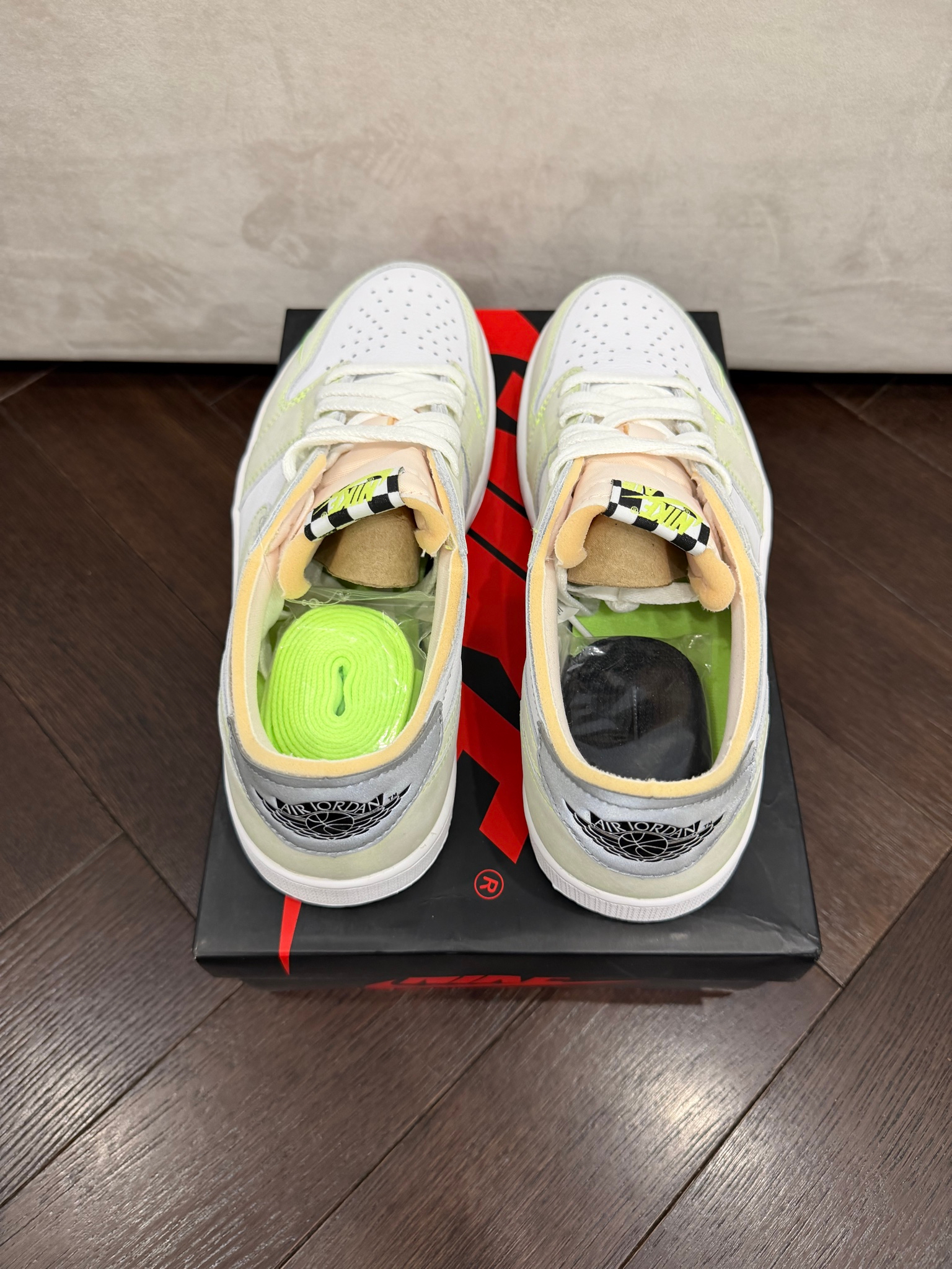 Nike x Air Jordan Air Jordan 1 OG Low Ghost Green, миниатюра 2