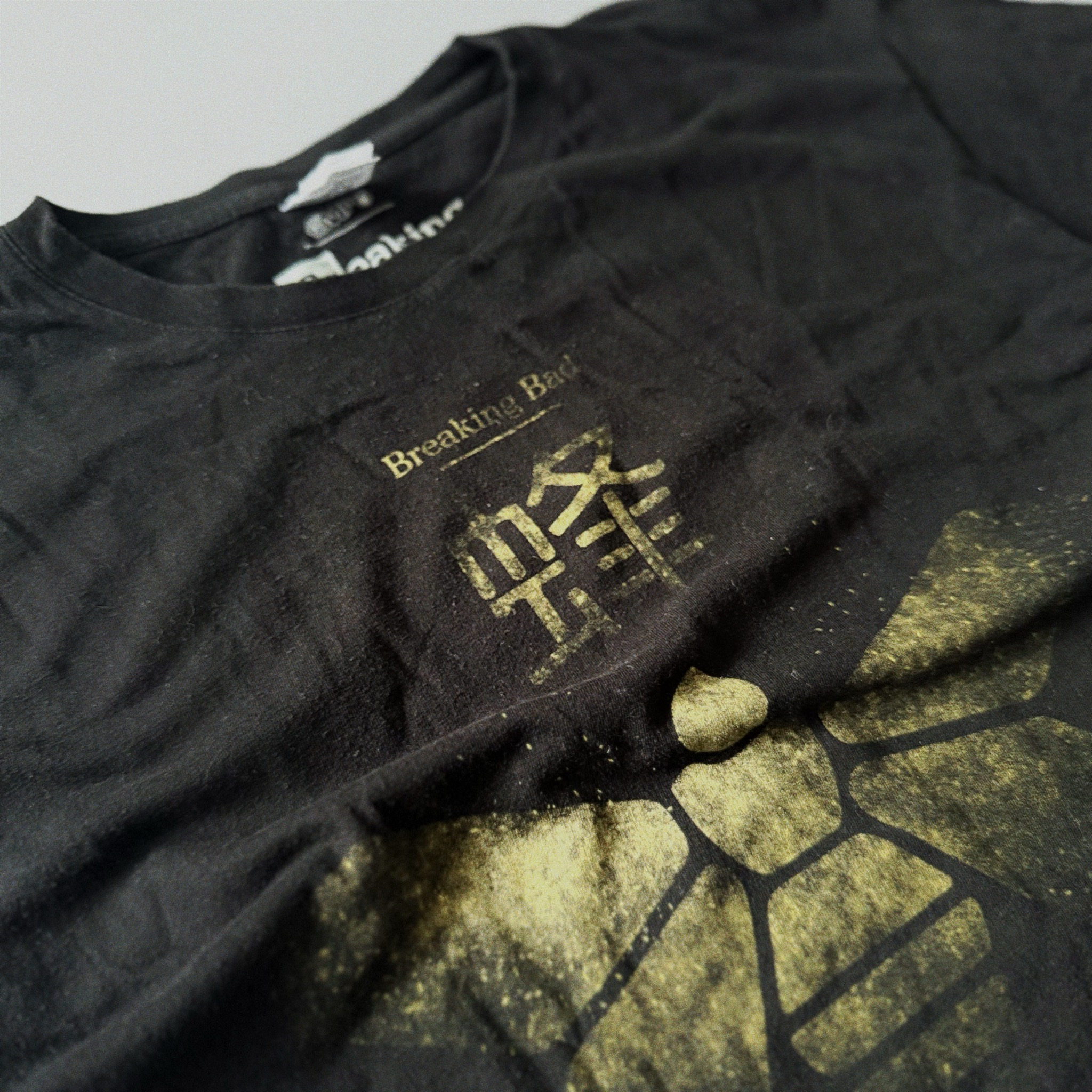 Breaking Bad Vamonos Pest Methlamine Barrel Bee Chemicals Graphic Tee, миниатюра 3