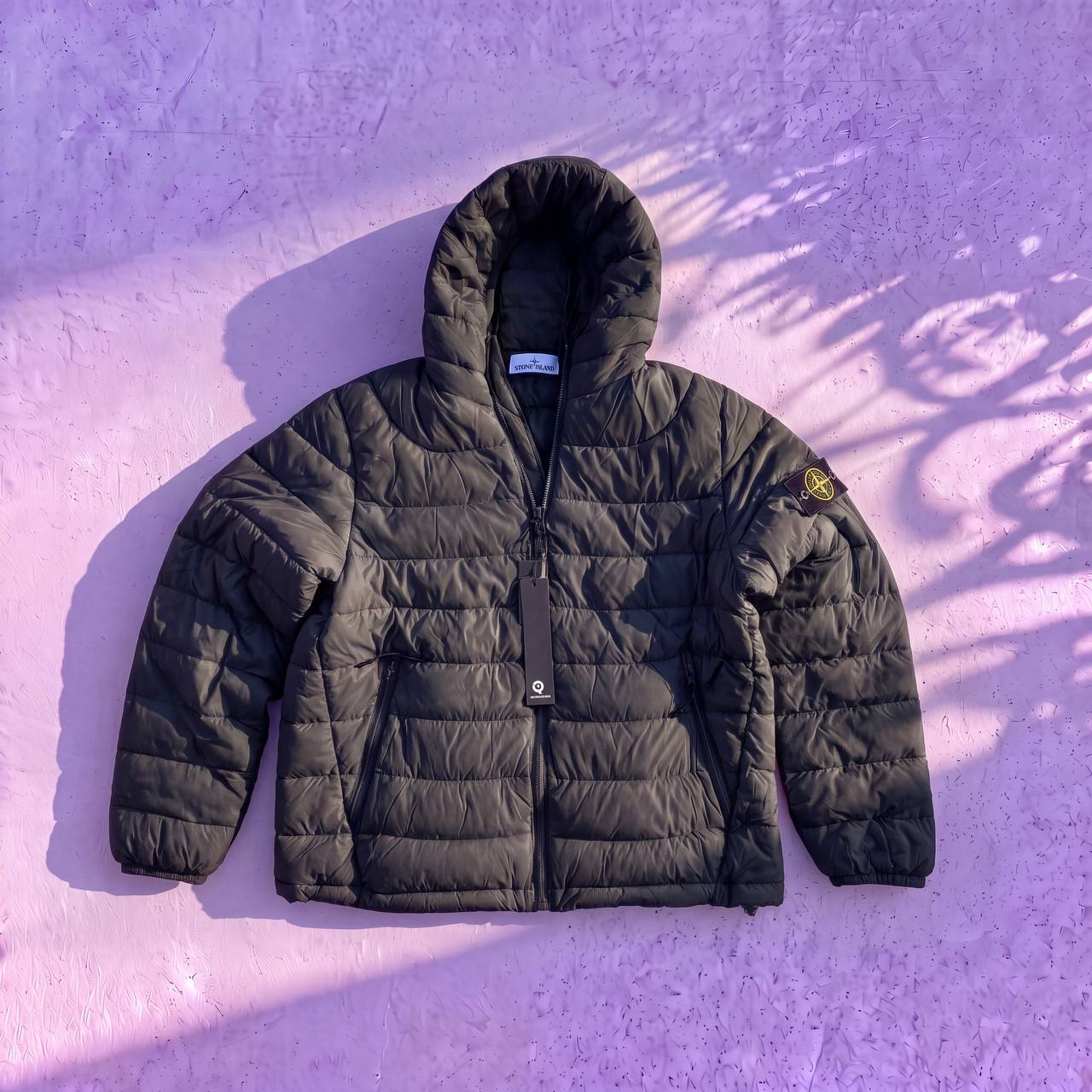 Stone Island Stone Island пуховик чёрный с нашивкой | Зимняя куртка, миниатюра 1