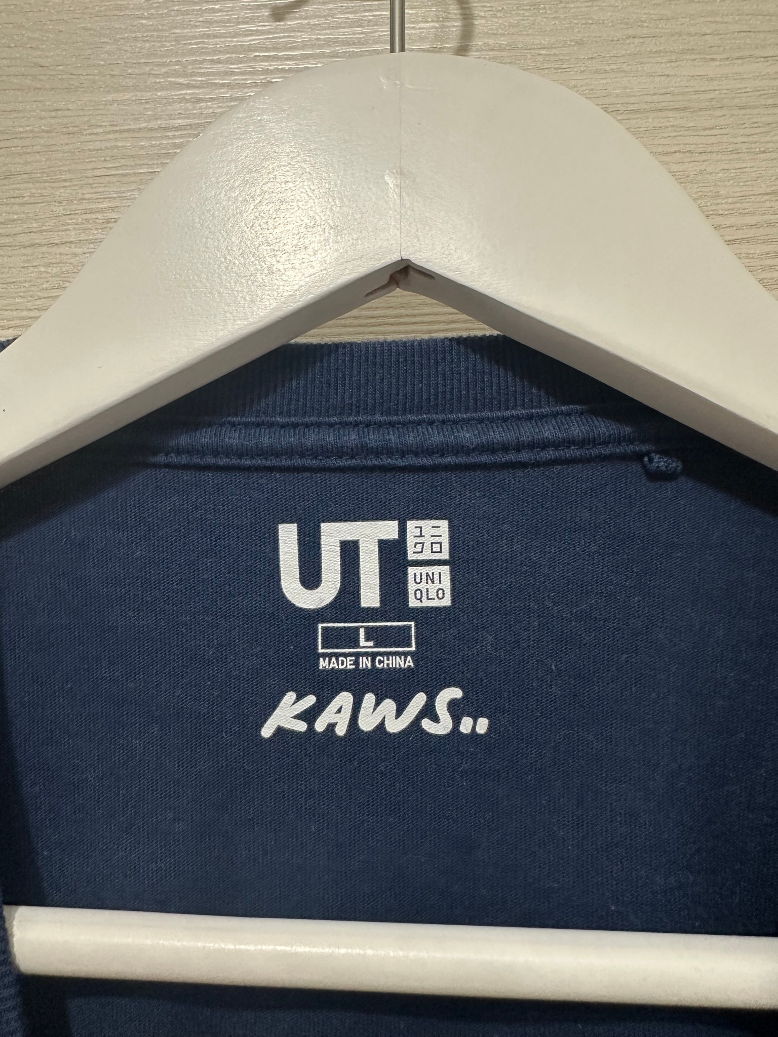 Uniqlo x Kaws All Over Holiday Print Short Sleeve Tee, миниатюра 3