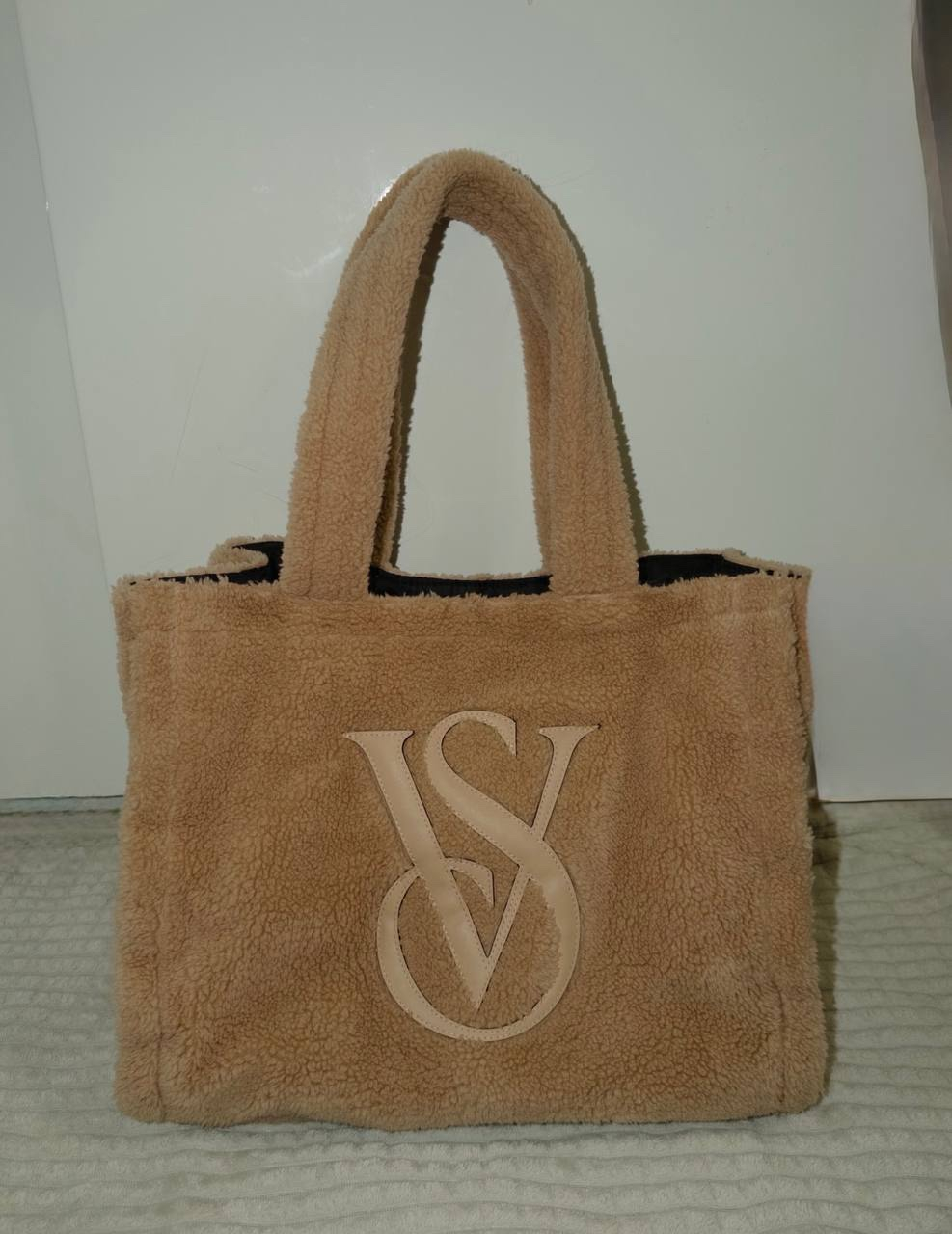 Victoria's Secret Victoria's Secret Sherpa Tote, миниатюра 1