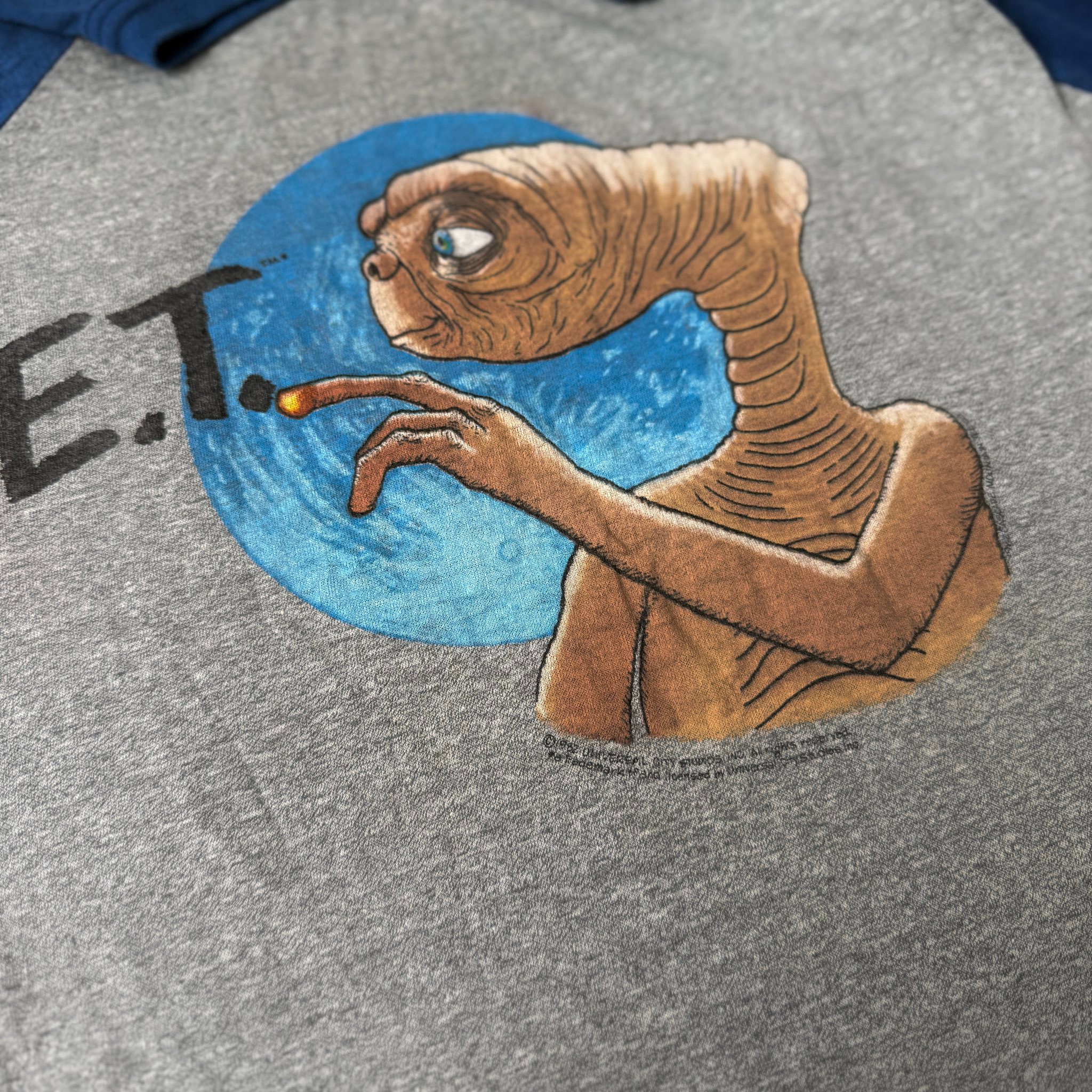 E.T. The Extra-Terrestrial 1982 Vintage Official Raglan Tee, миниатюра 3