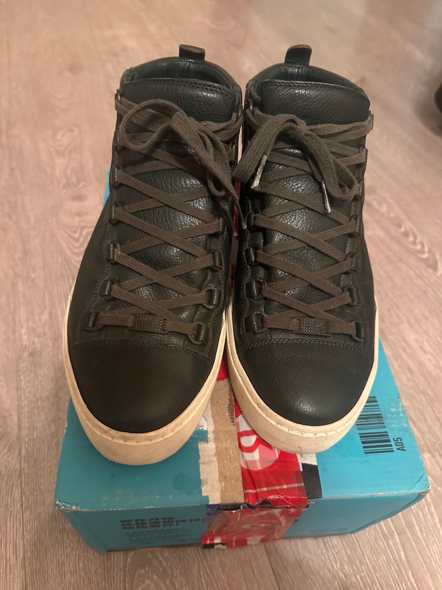 Balenciaga Arena, миниатюра 1