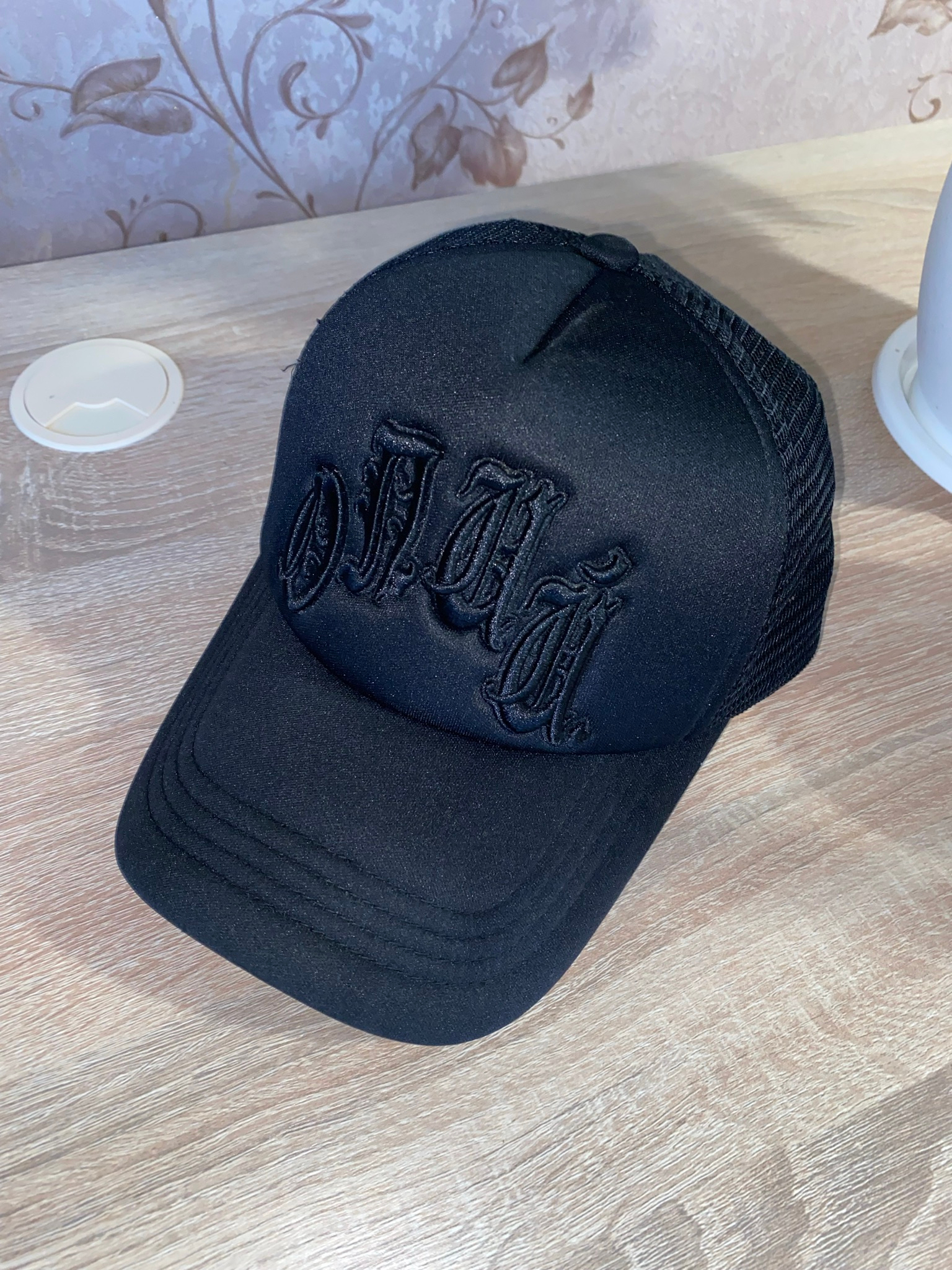 Gutta Gutta Night Trucker Hat, миниатюра 1