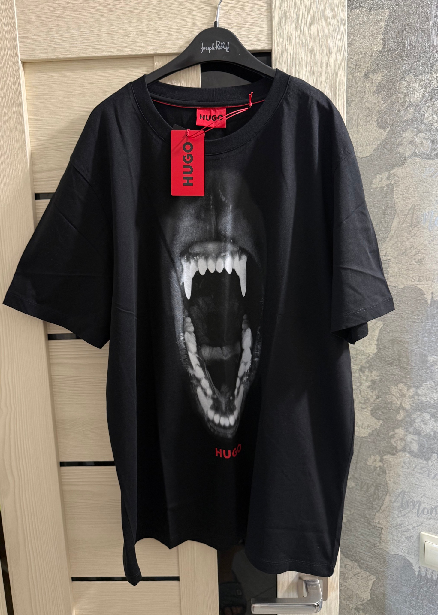 Hugo Tee, миниатюра 1