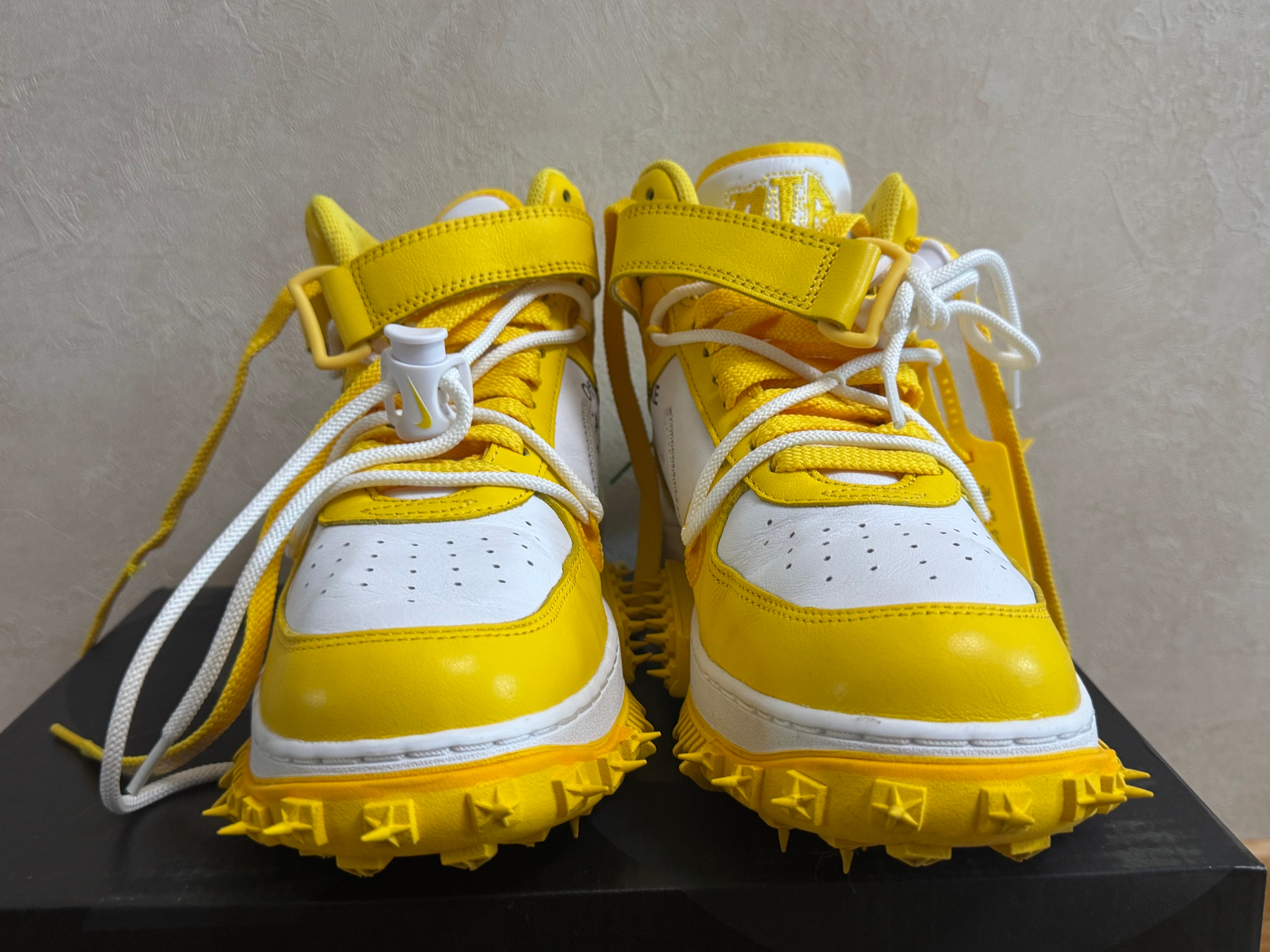 OFF-WHITE x Nike Air Force 1 "White and Varsity Maize", миниатюра 1