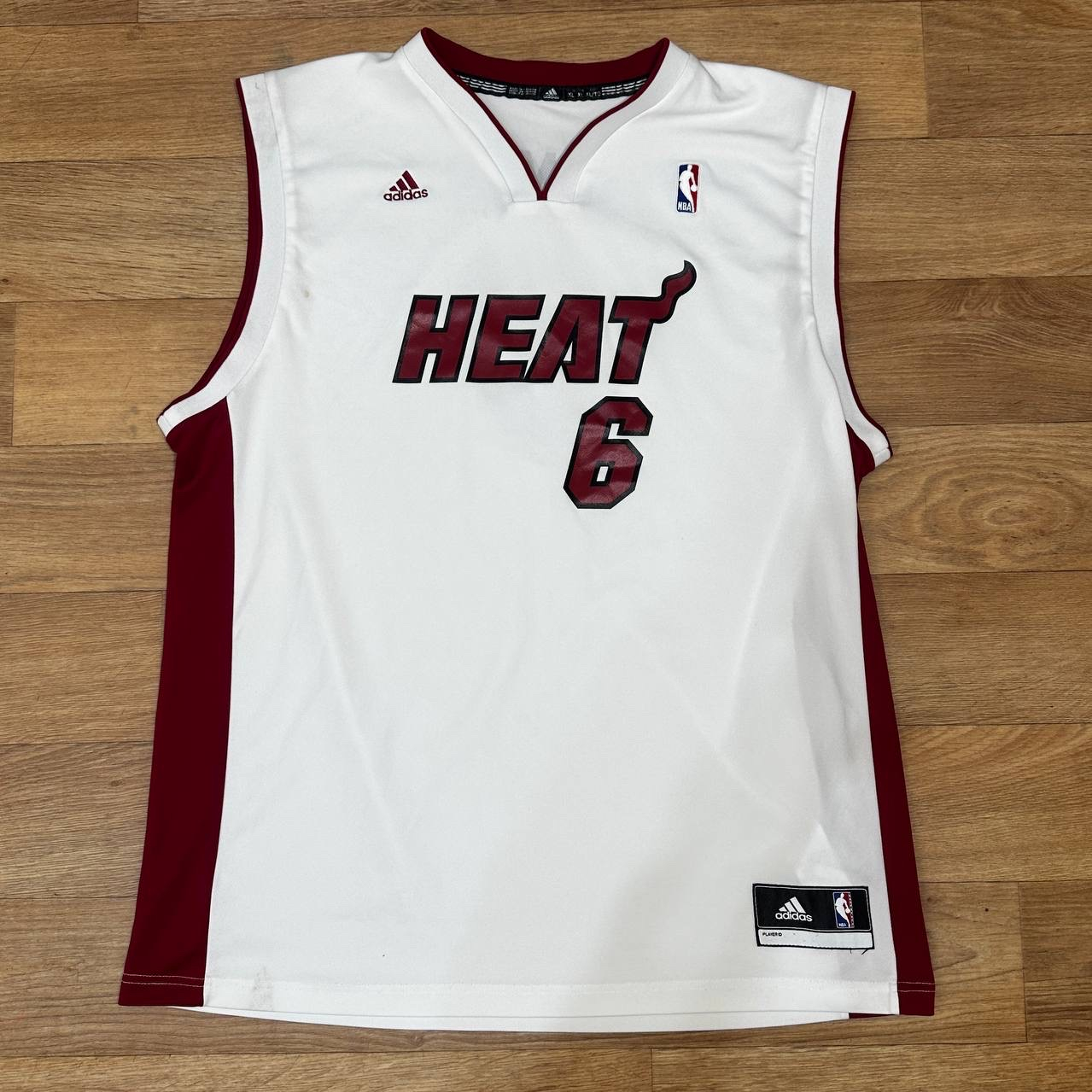 Adidas NBA JAMES HEAT TEAM BASKETBALL JERSEYS UNISEX WHITE, миниатюра 1
