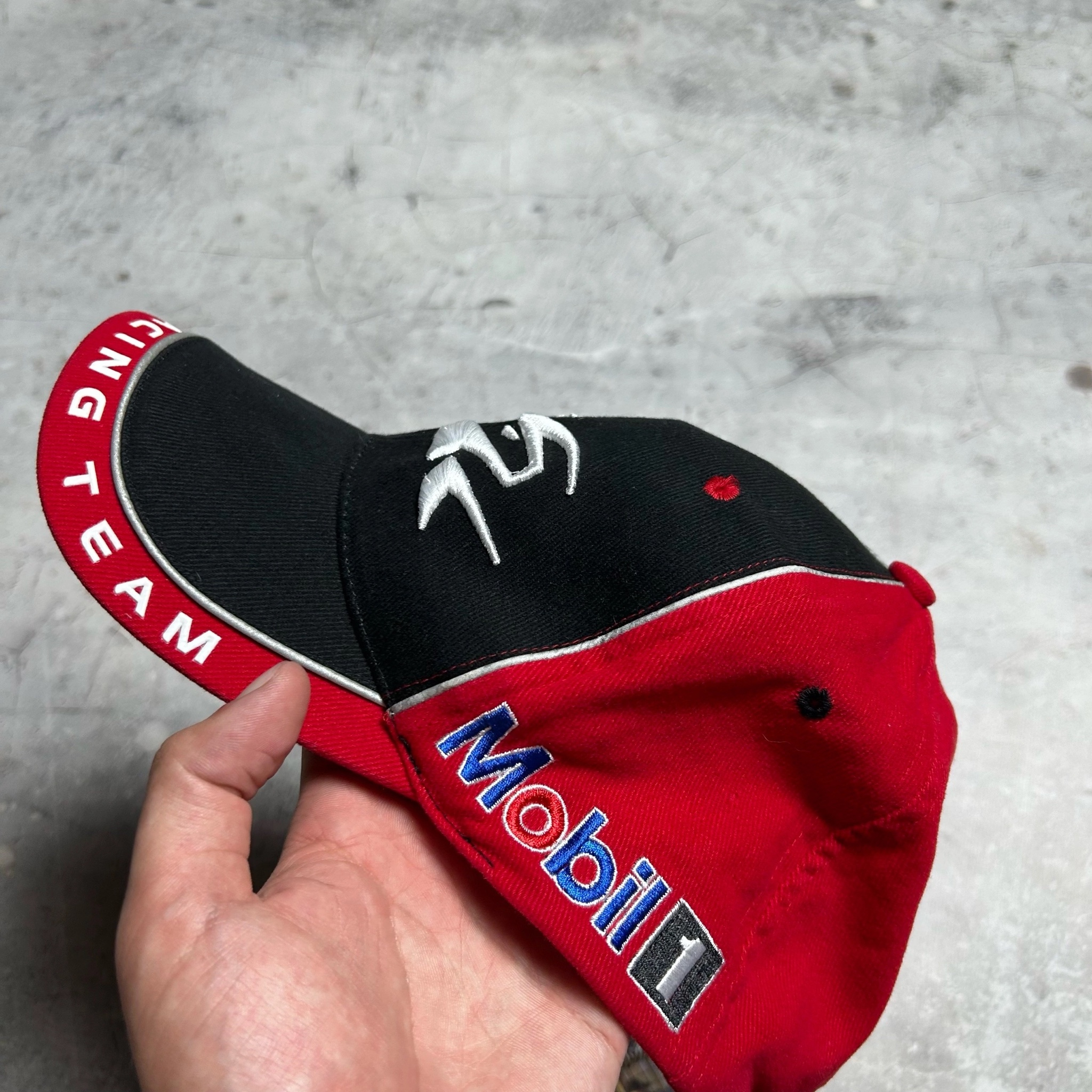 Holden Racing Mobil1 Racing Team 2004, миниатюра 3