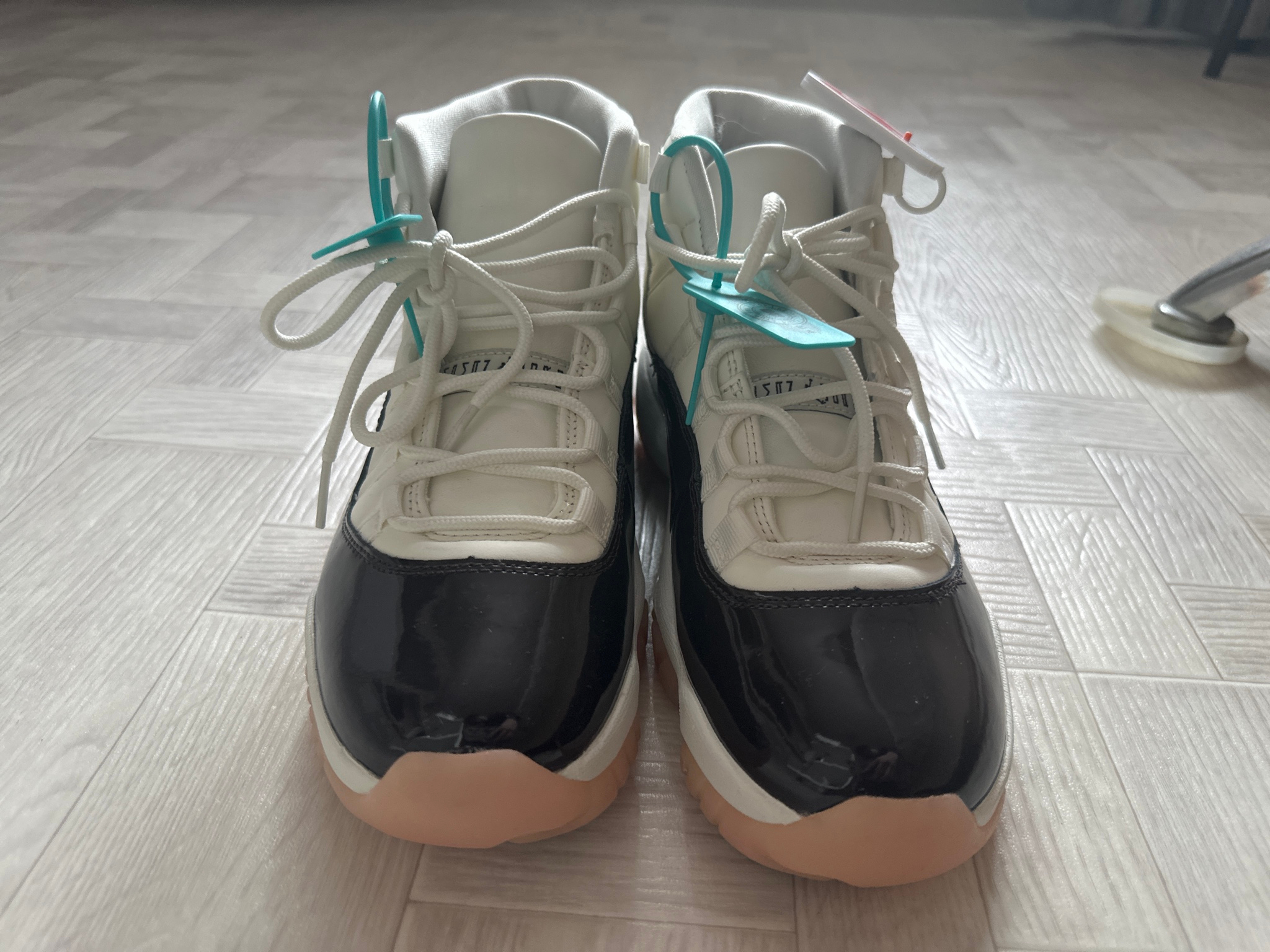 Nike Air Jordan 11 Neapolitan, миниатюра 1