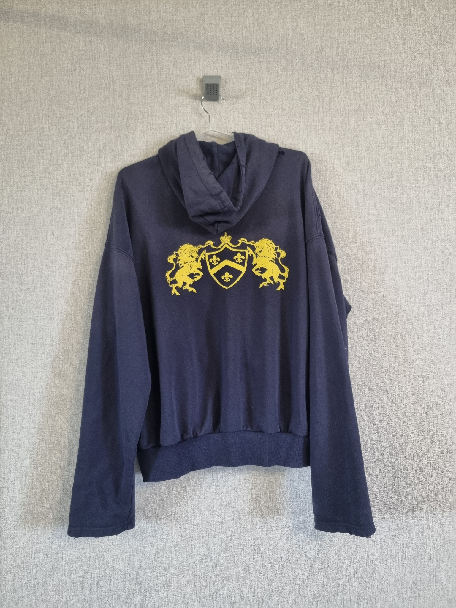 Made Extreme Painted/Distres Coat of Arms, миниатюра 2