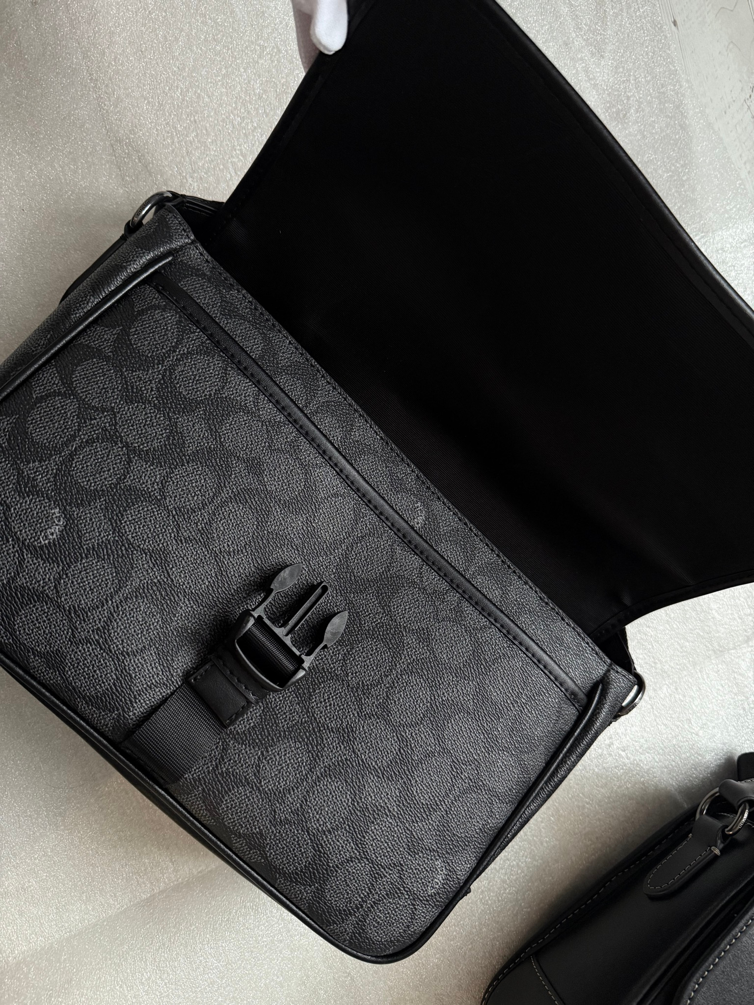 Coach  League 29 Messenger, миниатюра 3