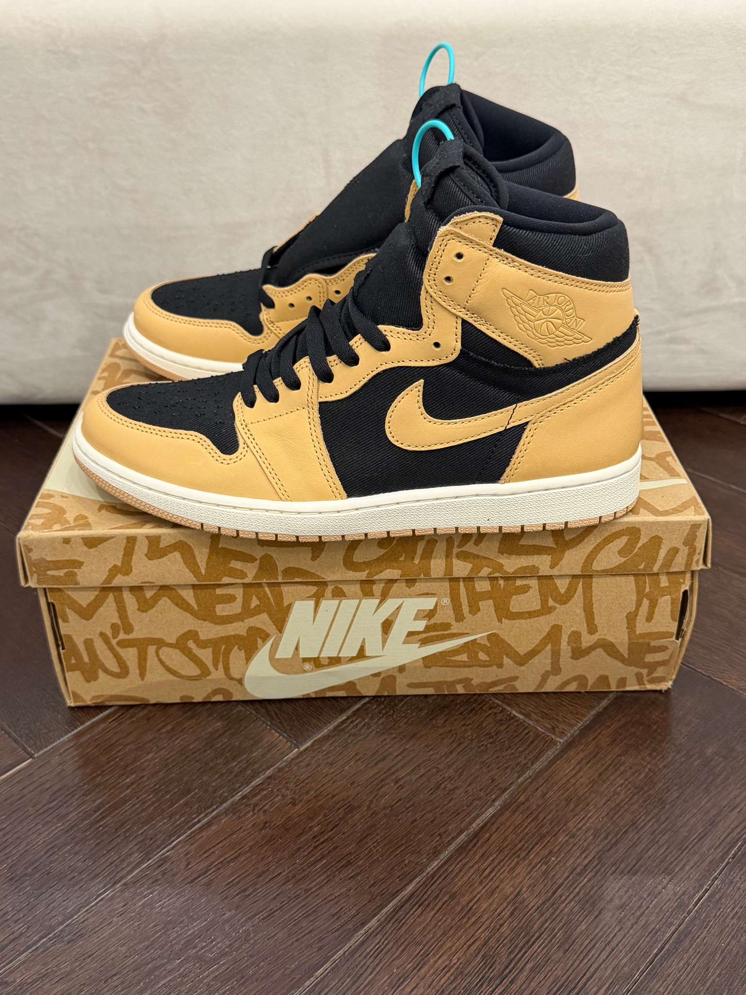 Nike x Air Jordan Air Jordan 1 High OG Heirloom, миниатюра 1