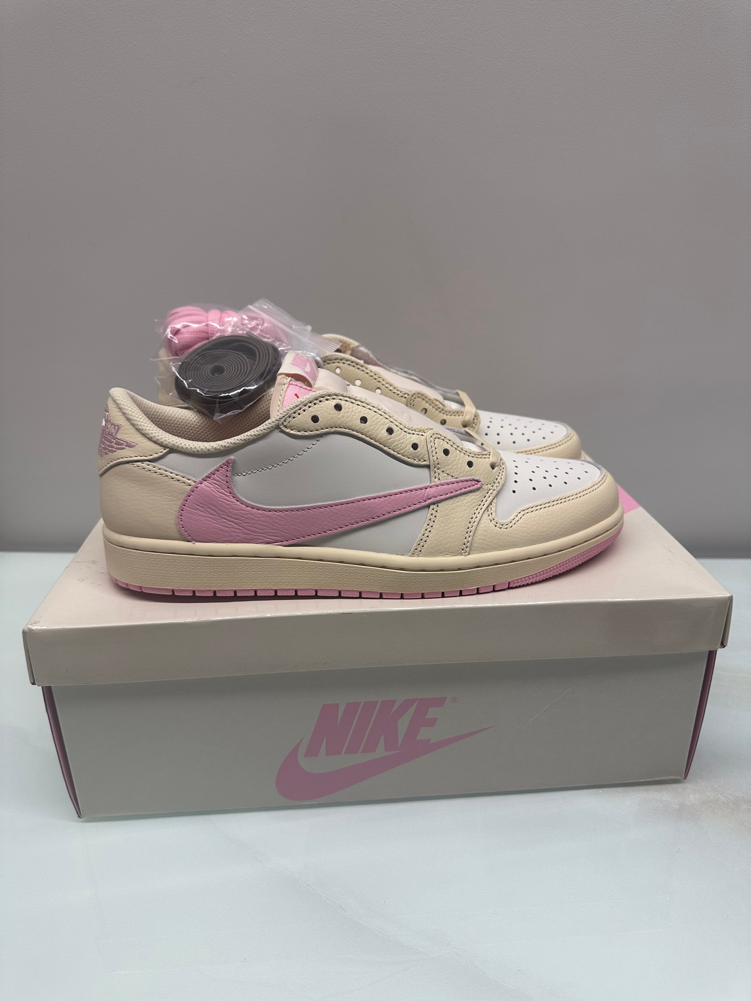 Air Jordan x Travis Scott 1 Low Shy Pink, миниатюра 3