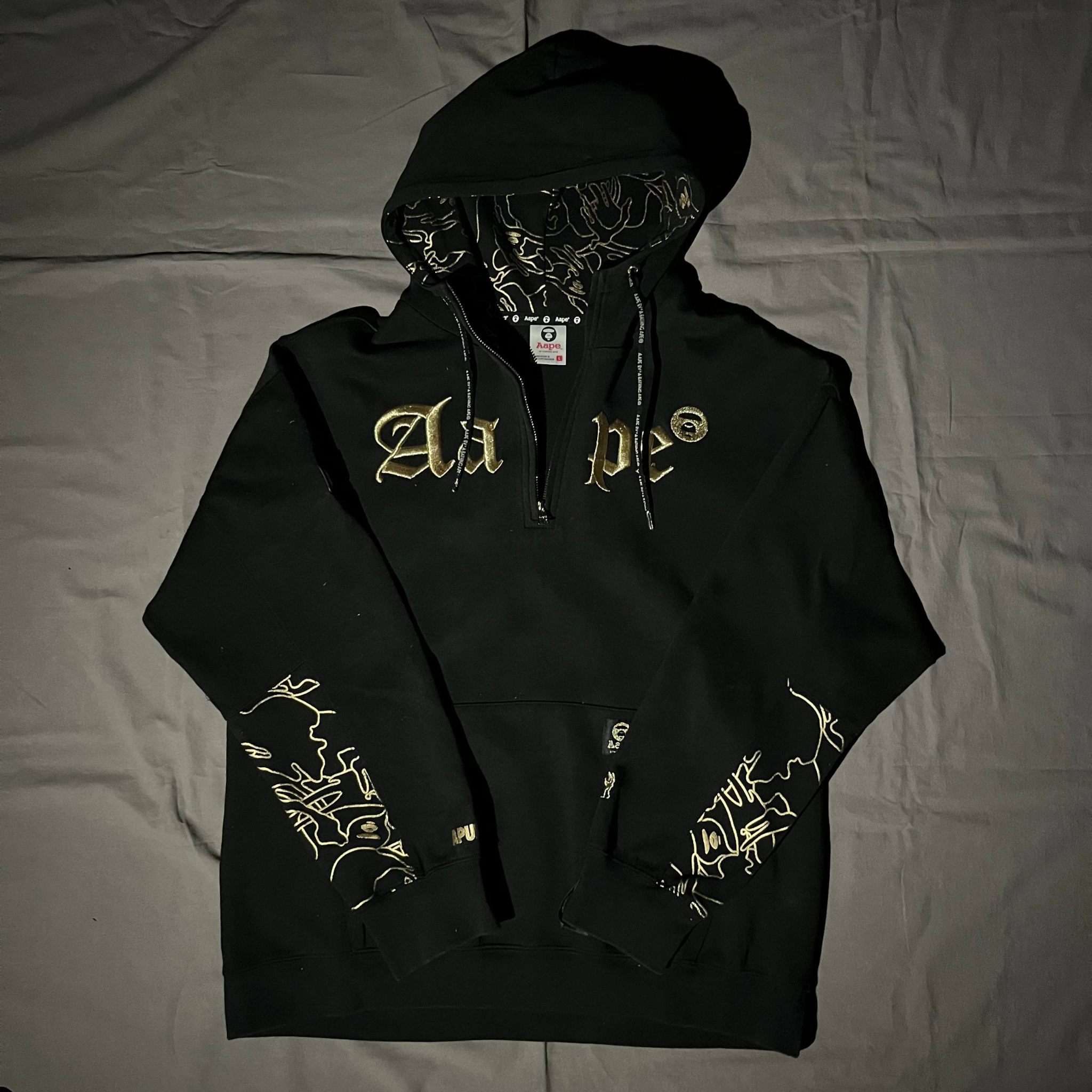 AAPE BY A BATHING APE®. Gold AAPE Gothic Spellout Half-Zip Hoodie, миниатюра 1