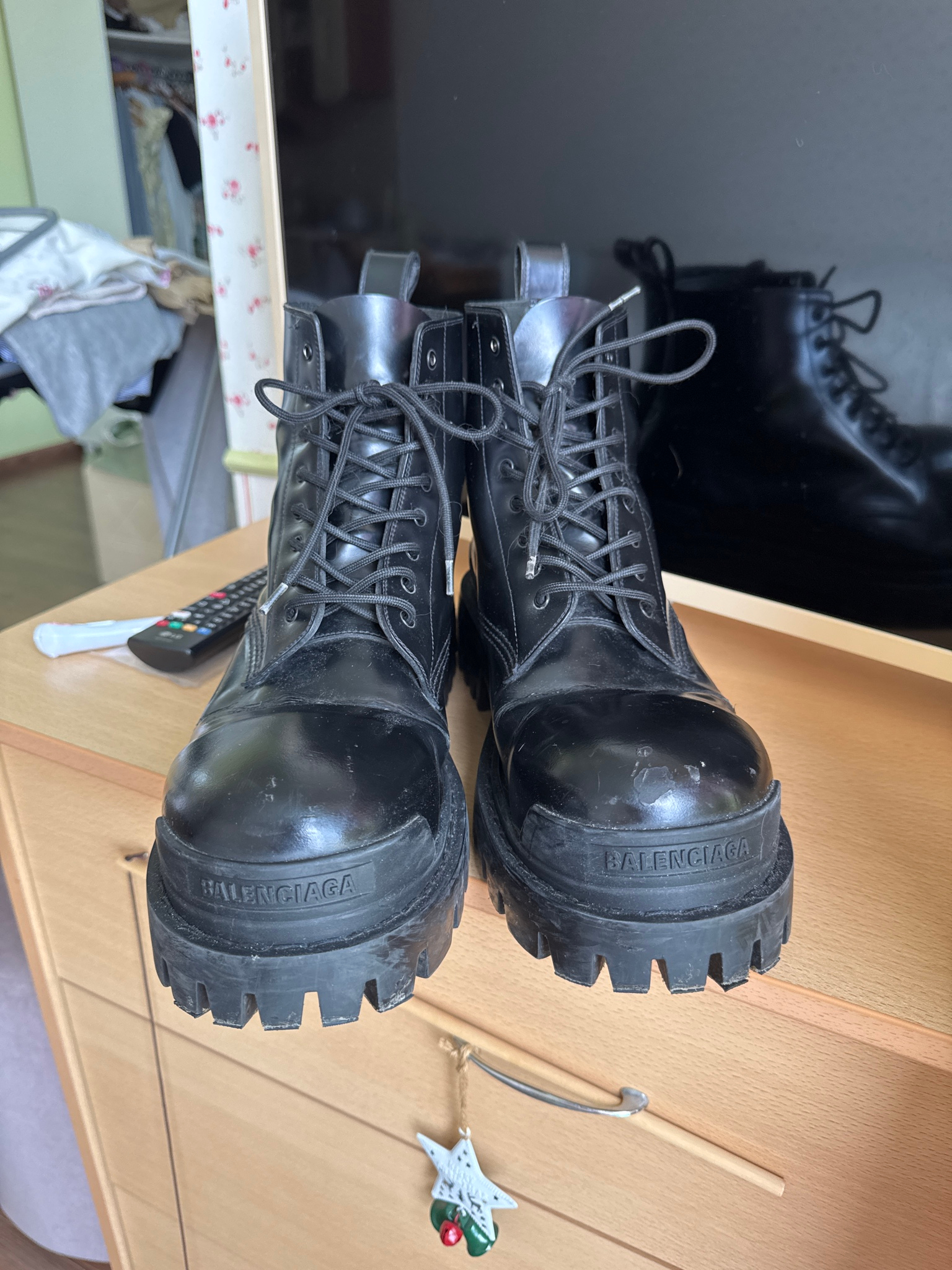 Balenciaga strike, миниатюра 1