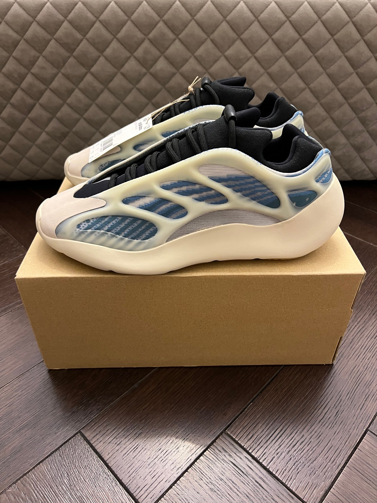adidas Yeezy 700V3 Kyanite, миниатюра 1
