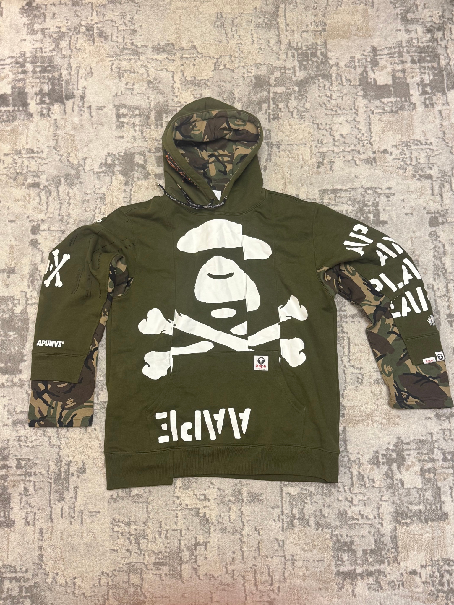 Aape Худи, миниатюра 1