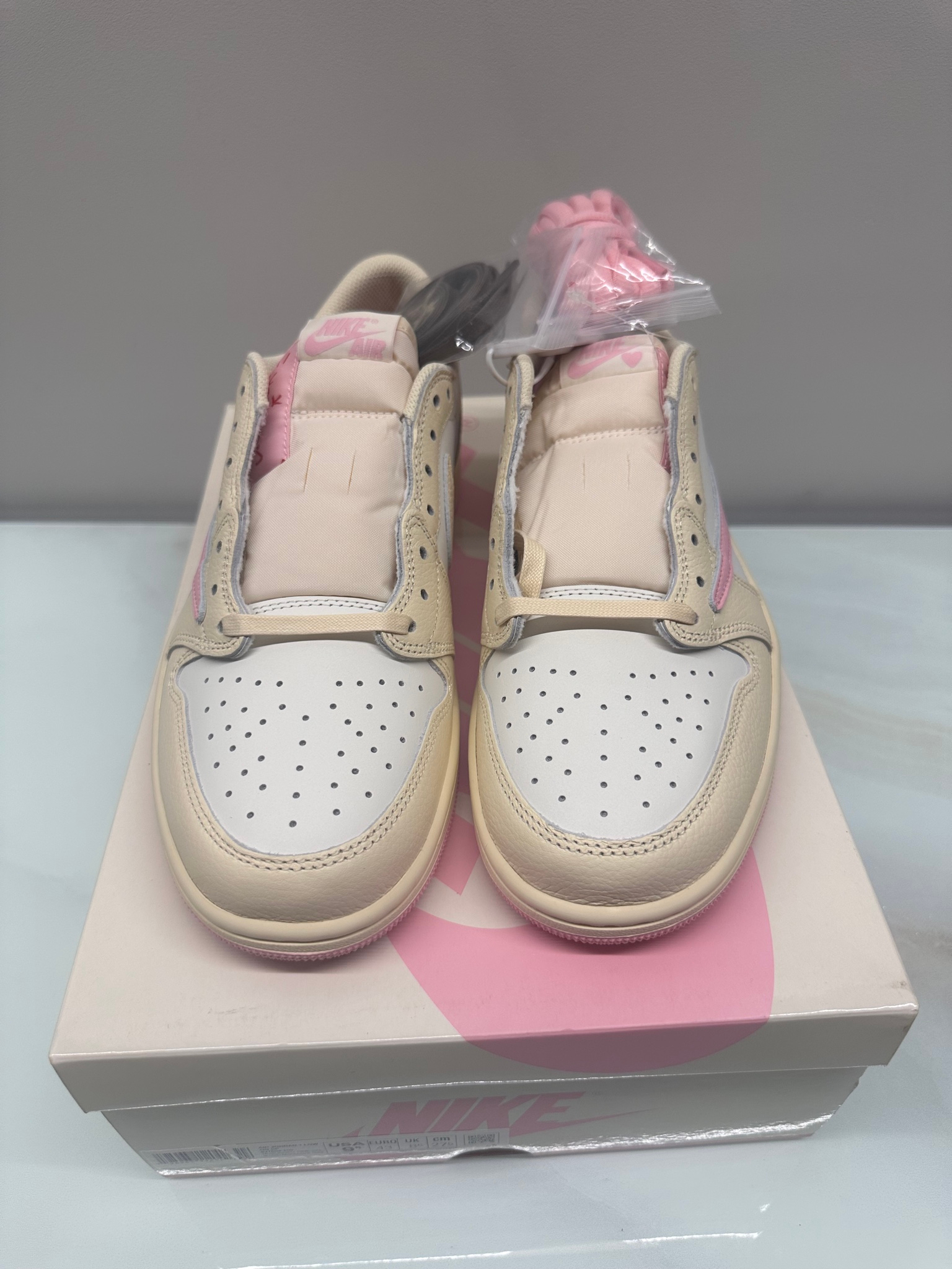 Air Jordan x Travis Scott 1 Low Shy Pink, миниатюра 2