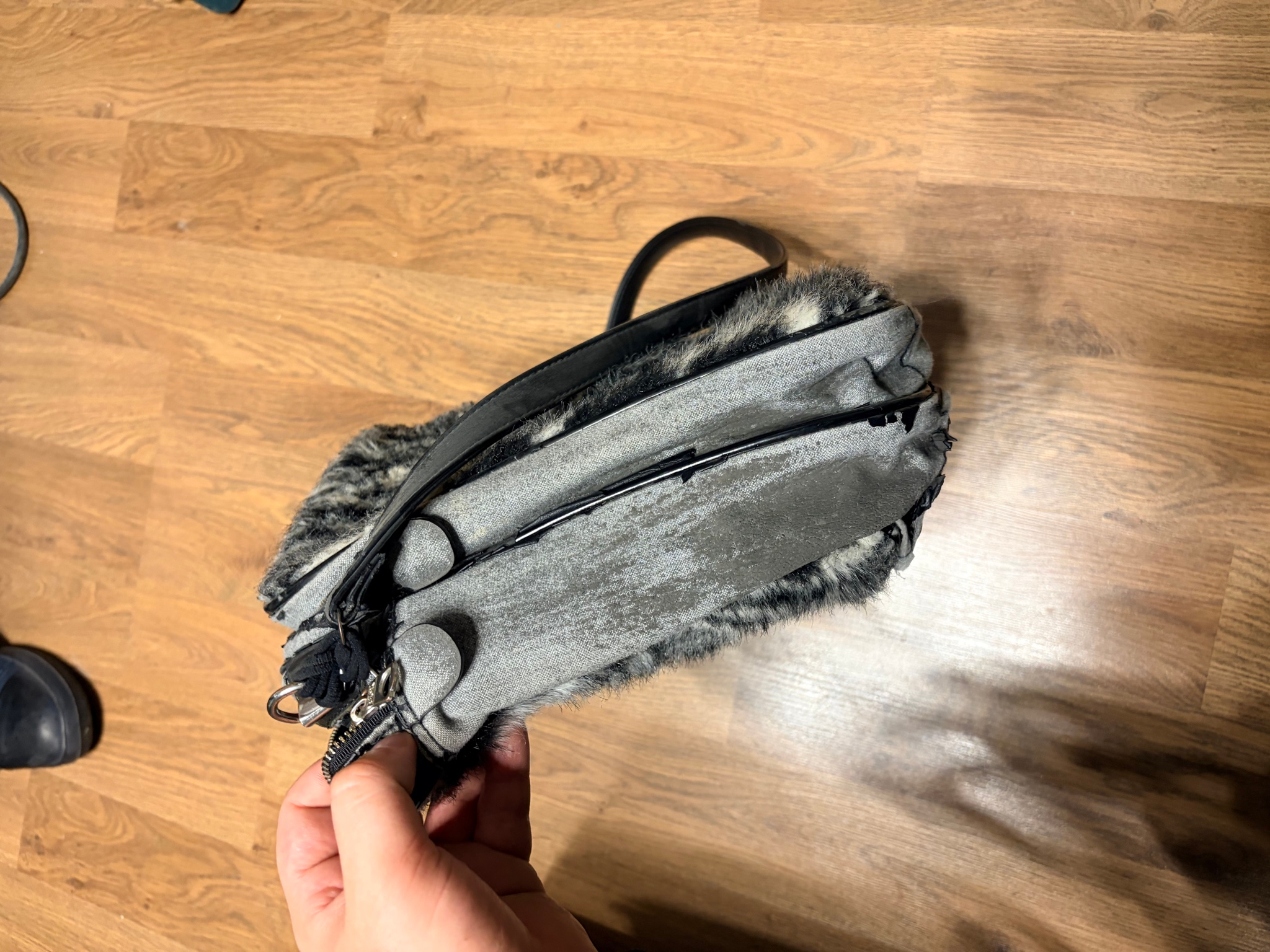 Jeremy Scott x Adidas tiger-fur bag, миниатюра 2