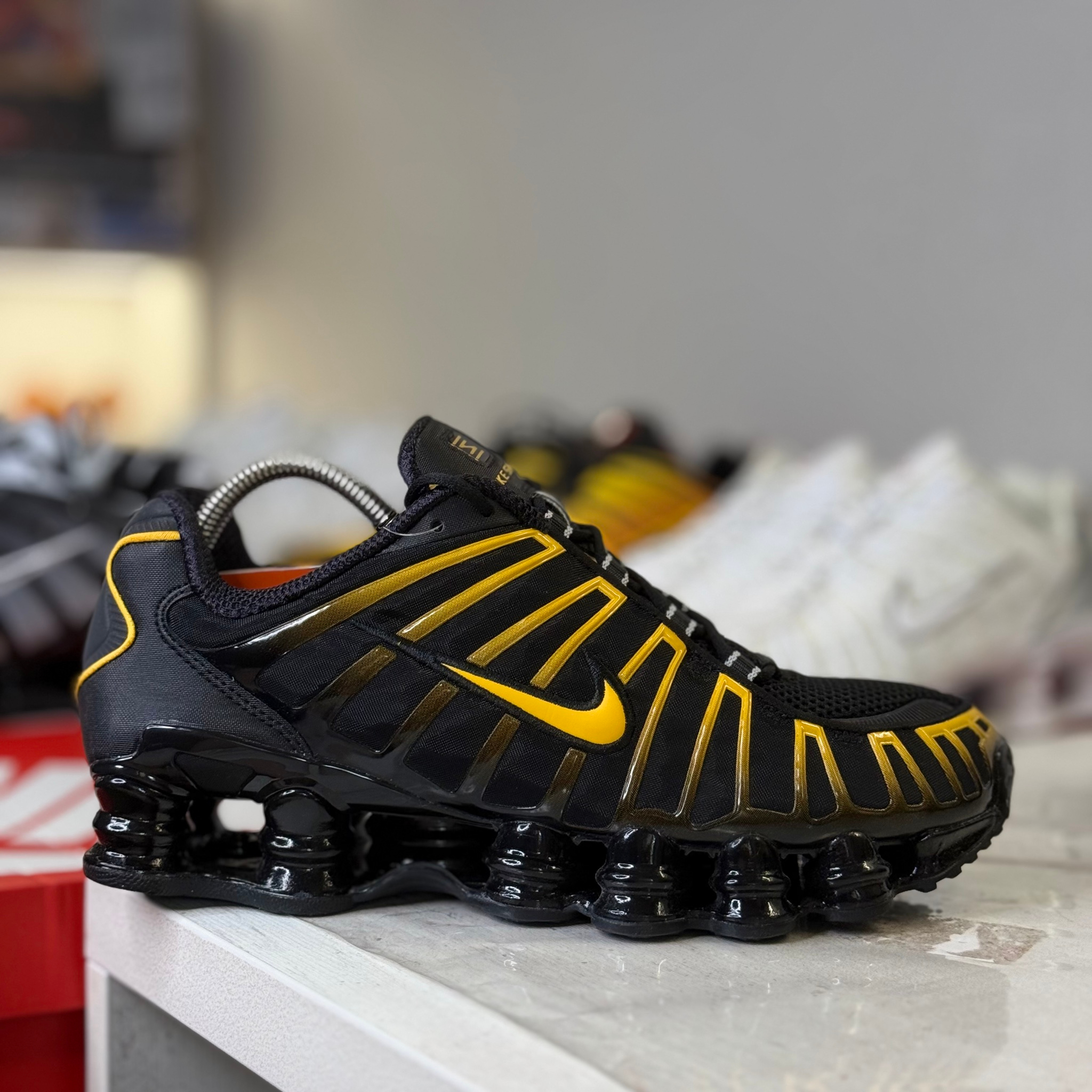 Nike Shox TL NFL Black University Gold, миниатюра 1