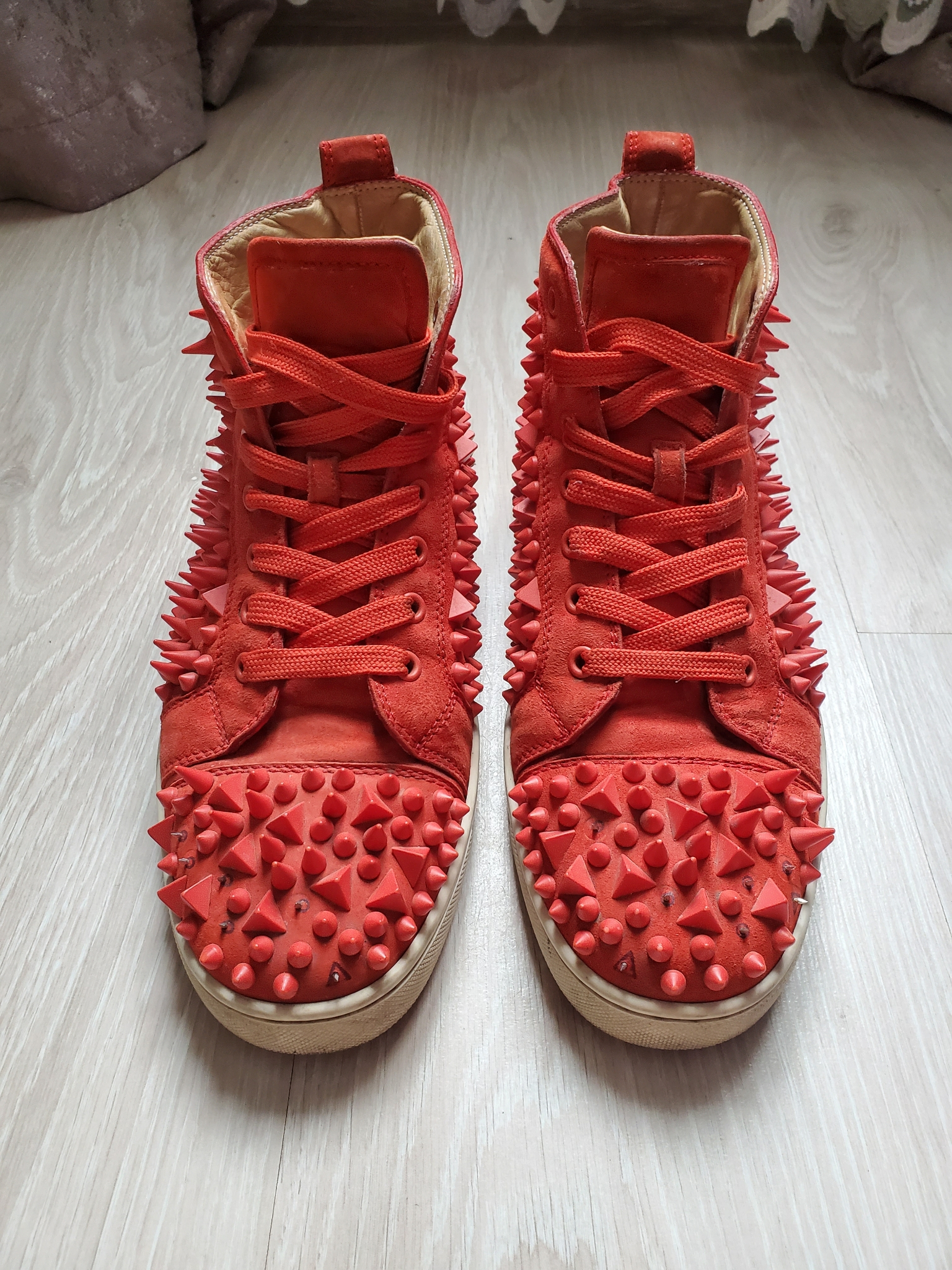 Christian Louboutin Lou Spikes Suede High-Top Sneakers, миниатюра 1
