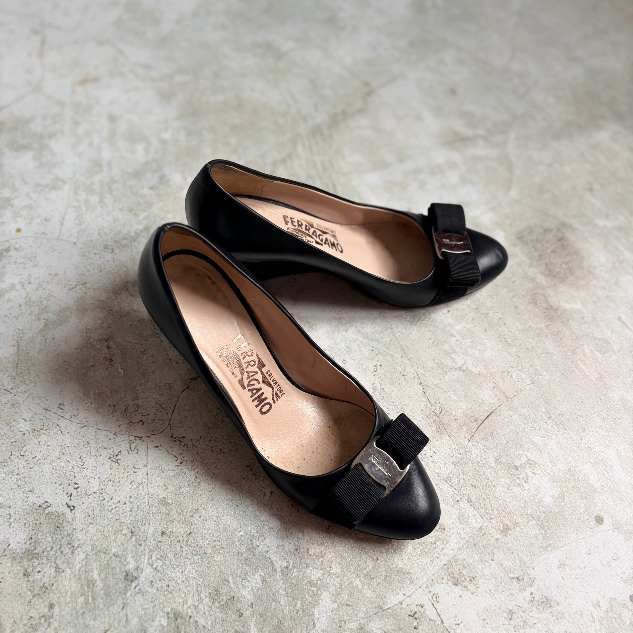 Salvatore Ferragamo Flo Vara Bow Wedge, миниатюра 1
