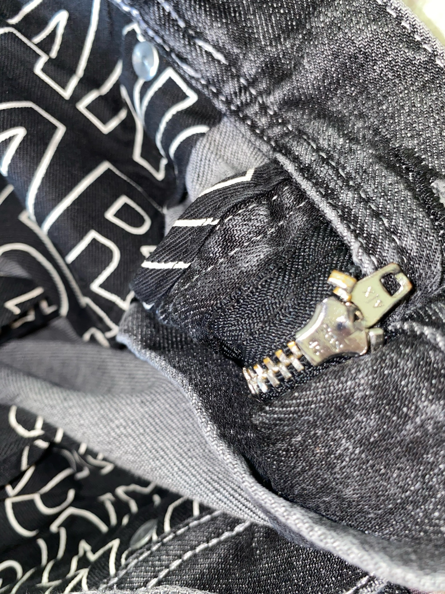 Armani Exchange J13 painted + distressed jeans, миниатюра 5