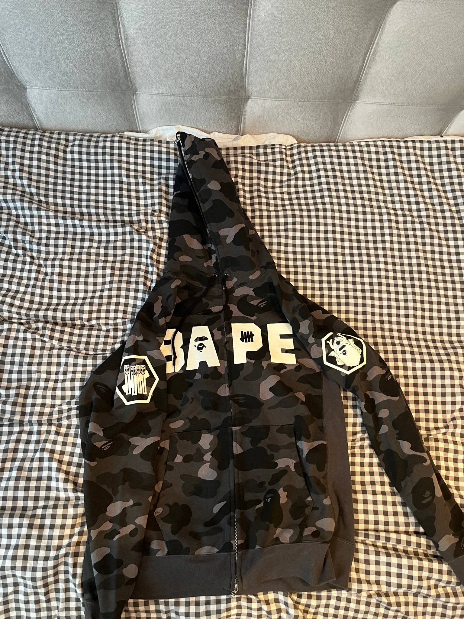 Undefeated x BAPE Zip Hoodie, миниатюра 1