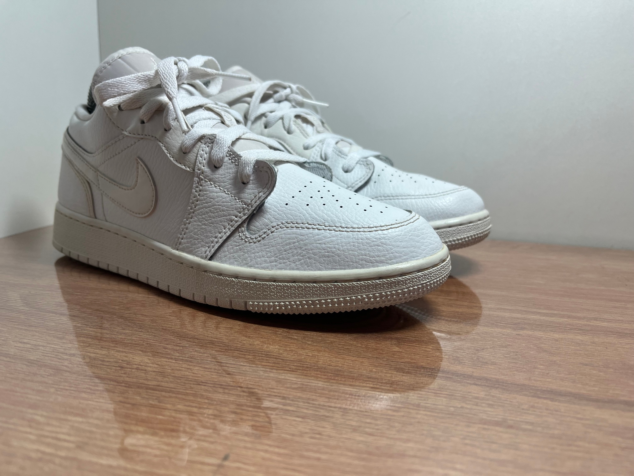 Nike Air Jordan 1 Low Triple White Logo (GS), миниатюра 8