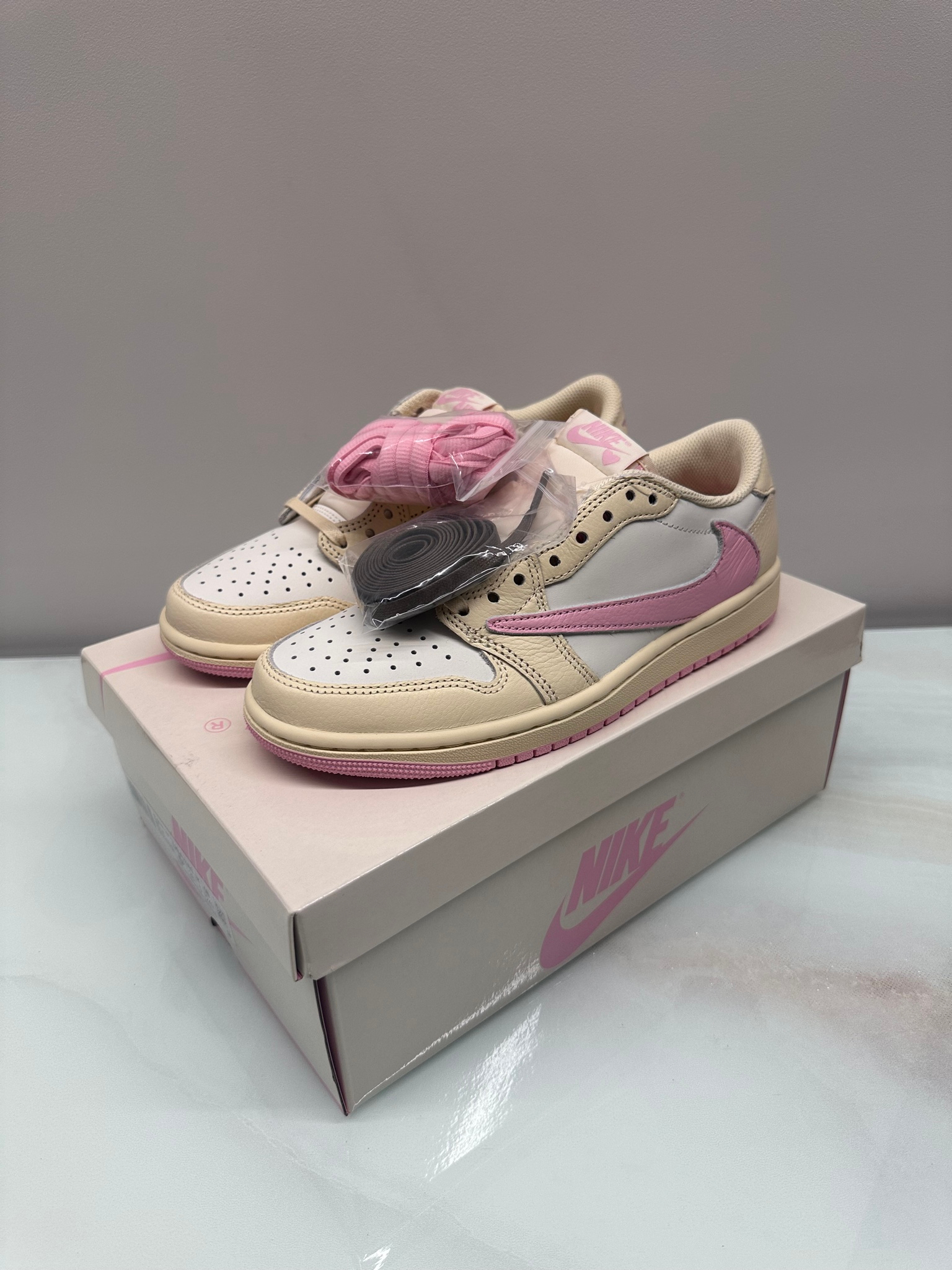 Air Jordan x Travis Scott 1 Low, миниатюра 1