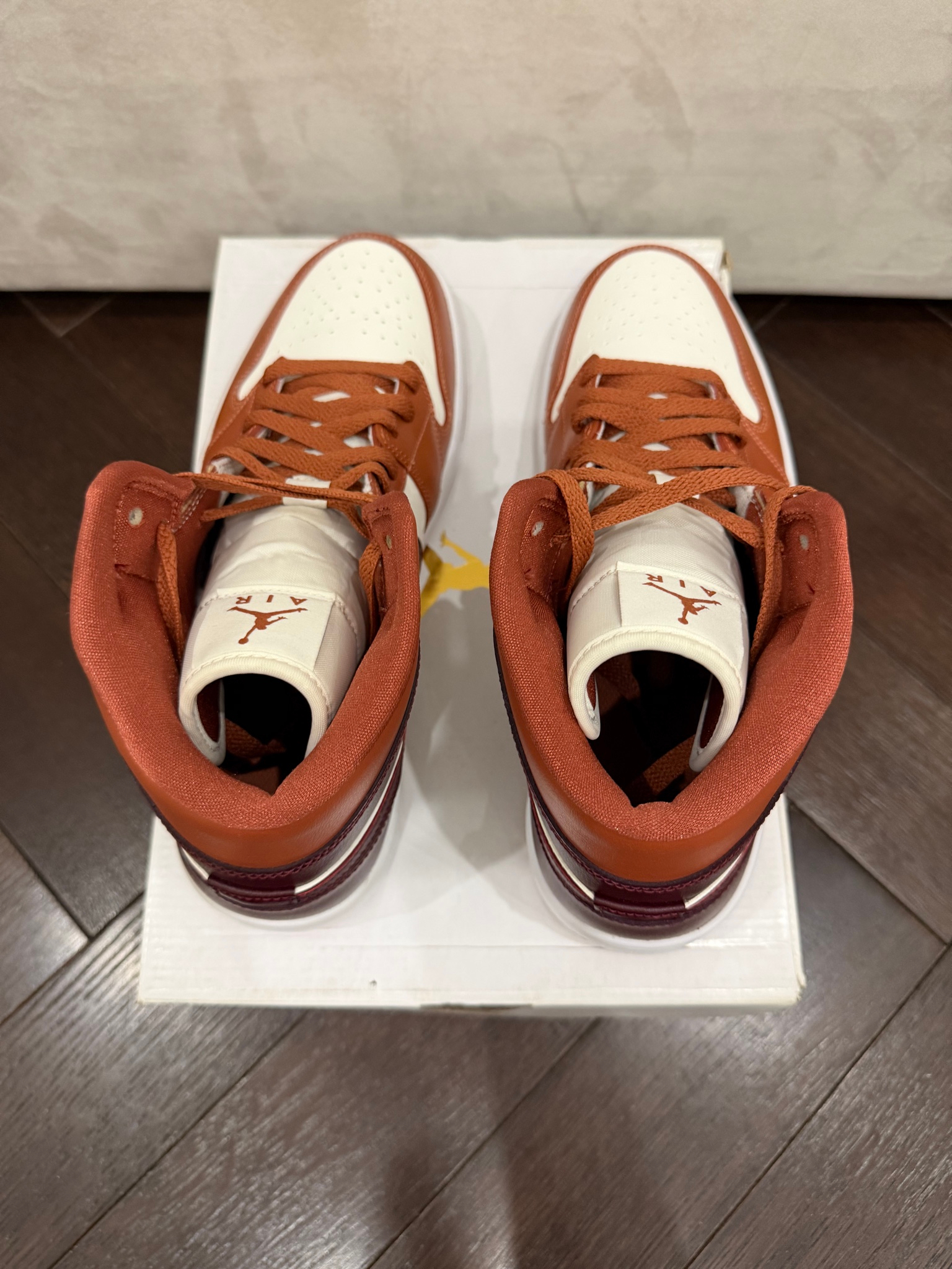 Nike Air Jordan 1 Mid Dusty Peach Night Maroon, миниатюра 2