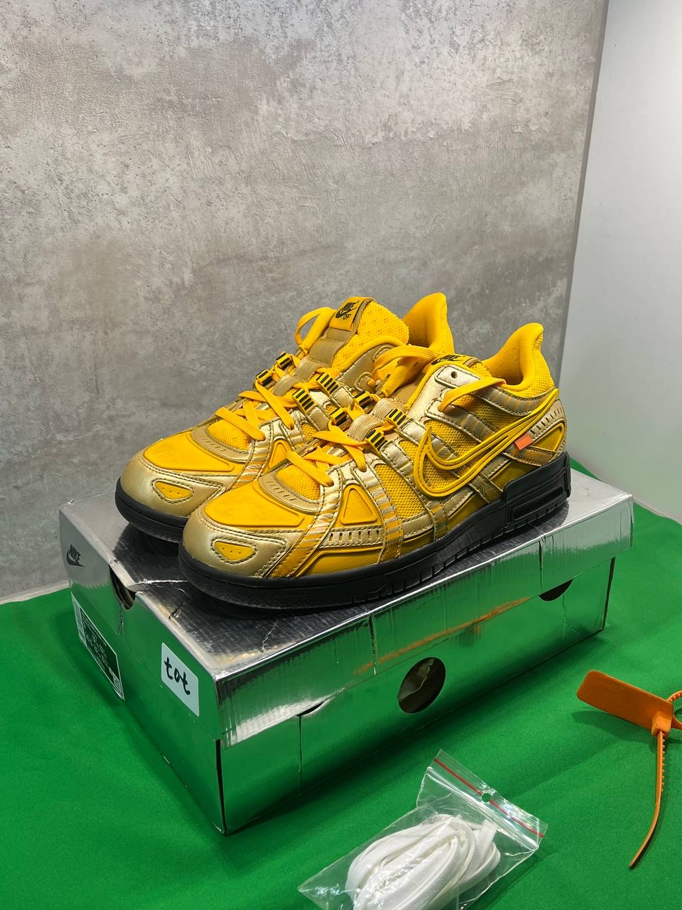 Nike x Off-White Dunk Rubber University Gold, миниатюра 1