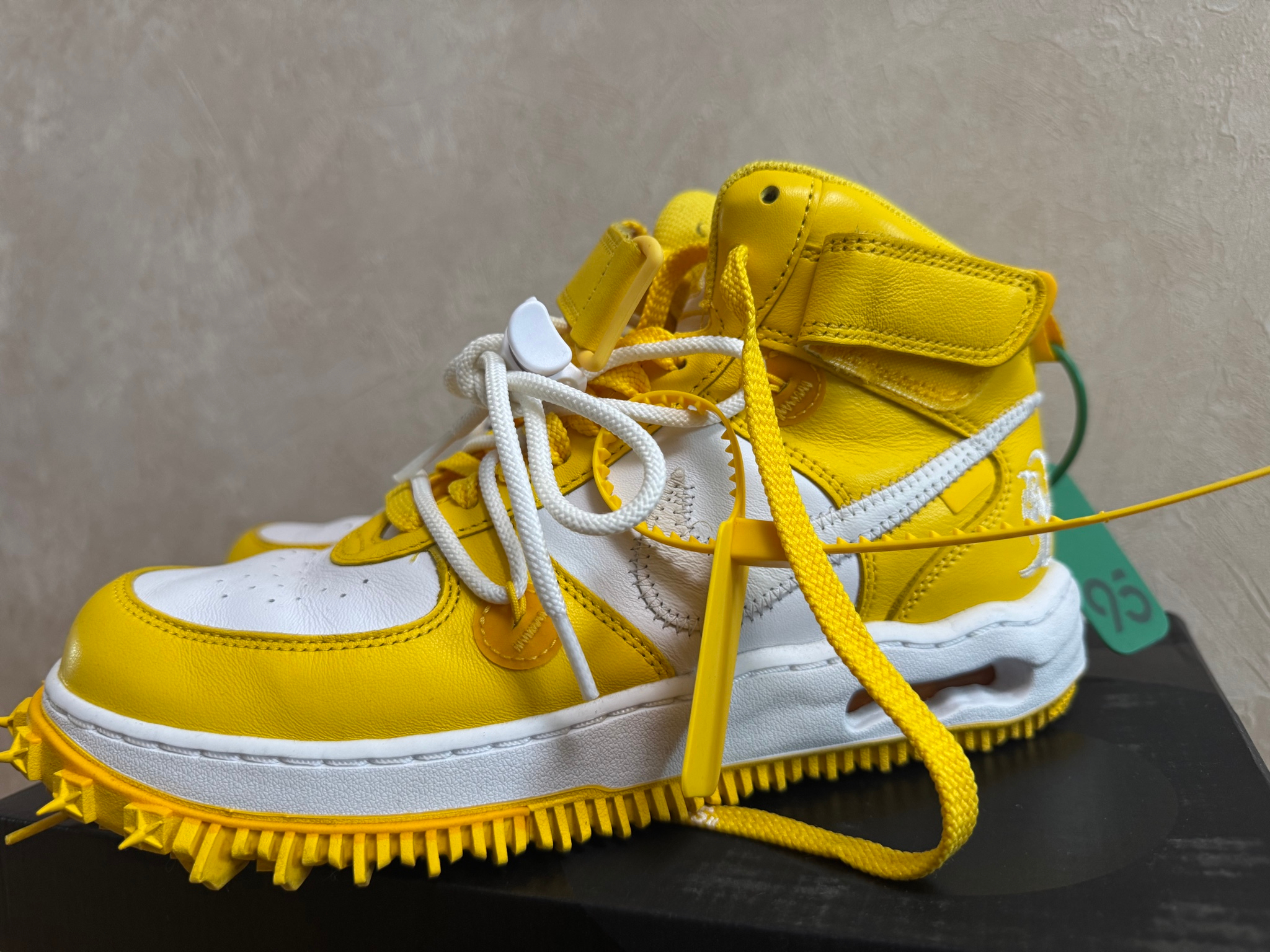 OFF-WHITE x Nike Air Force 1 "White and Varsity Maize", миниатюра 7