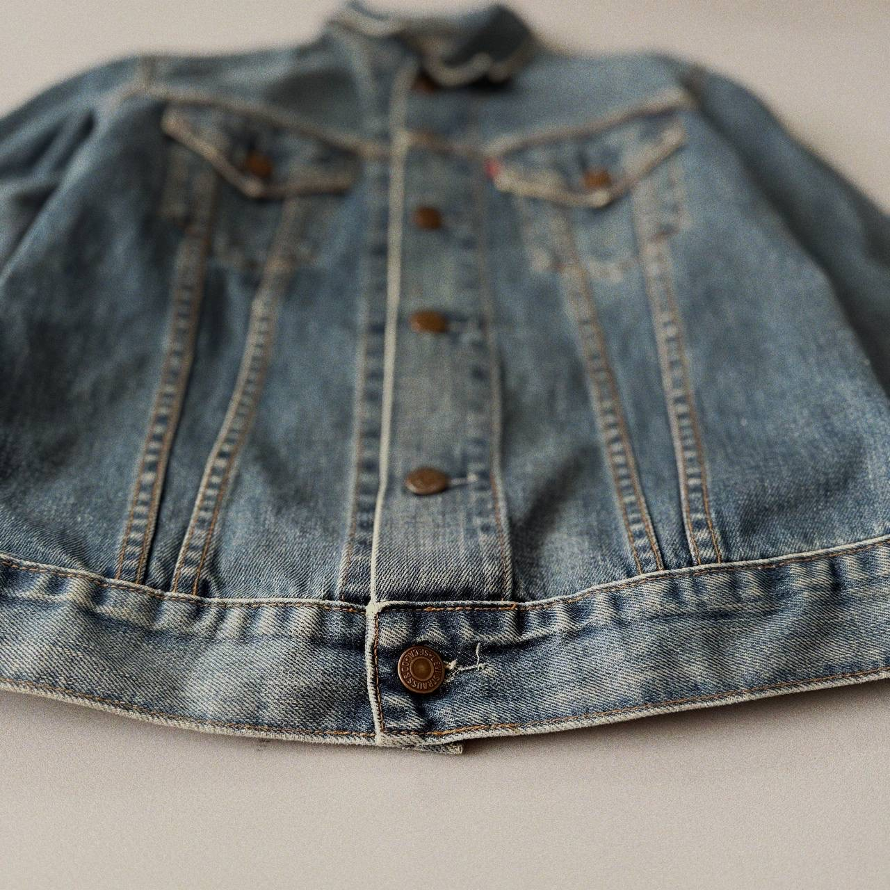 Levi's 2000s Vintage Women Denim Trucker Jacket, миниатюра 3