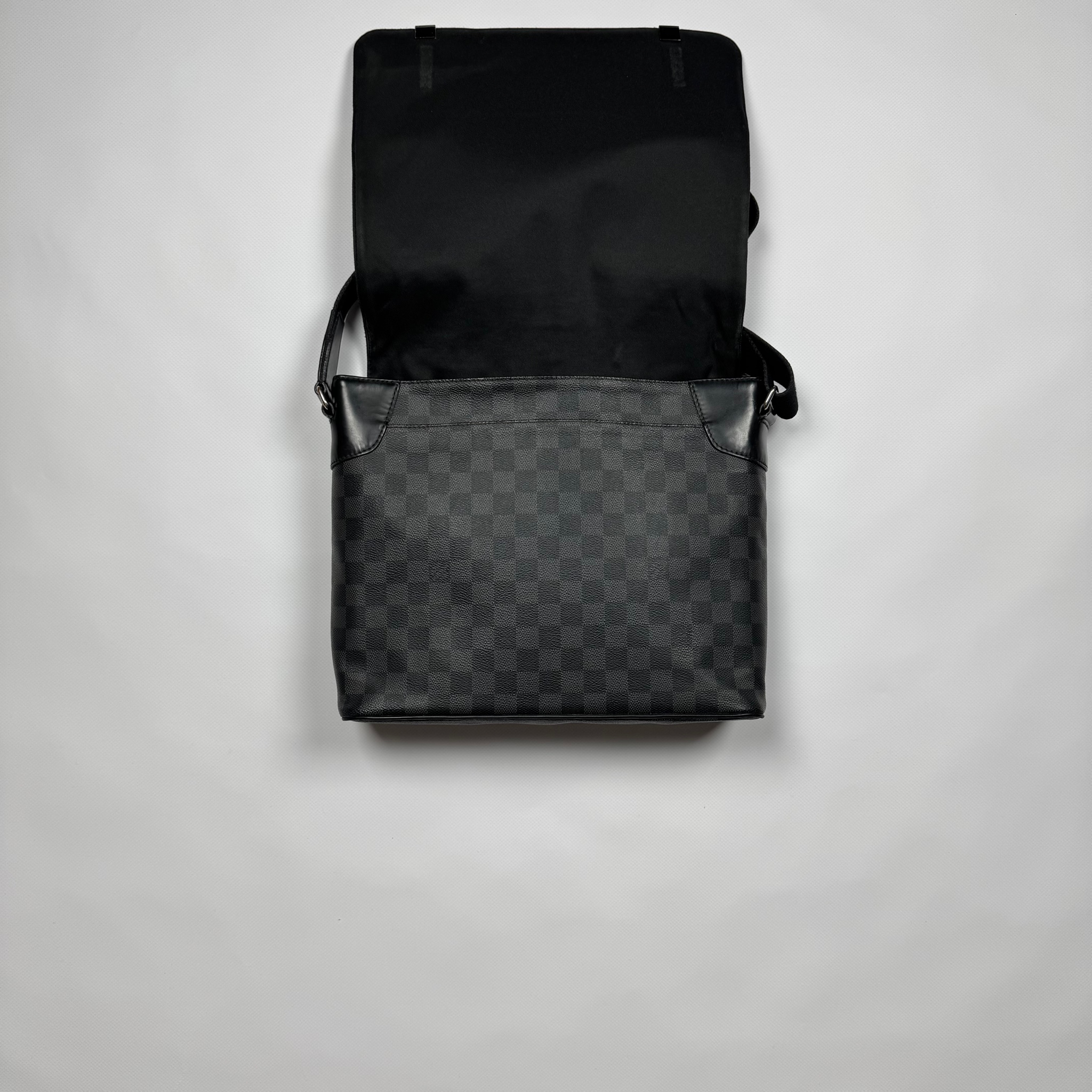 Louis Vuitton District PM, миниатюра 2