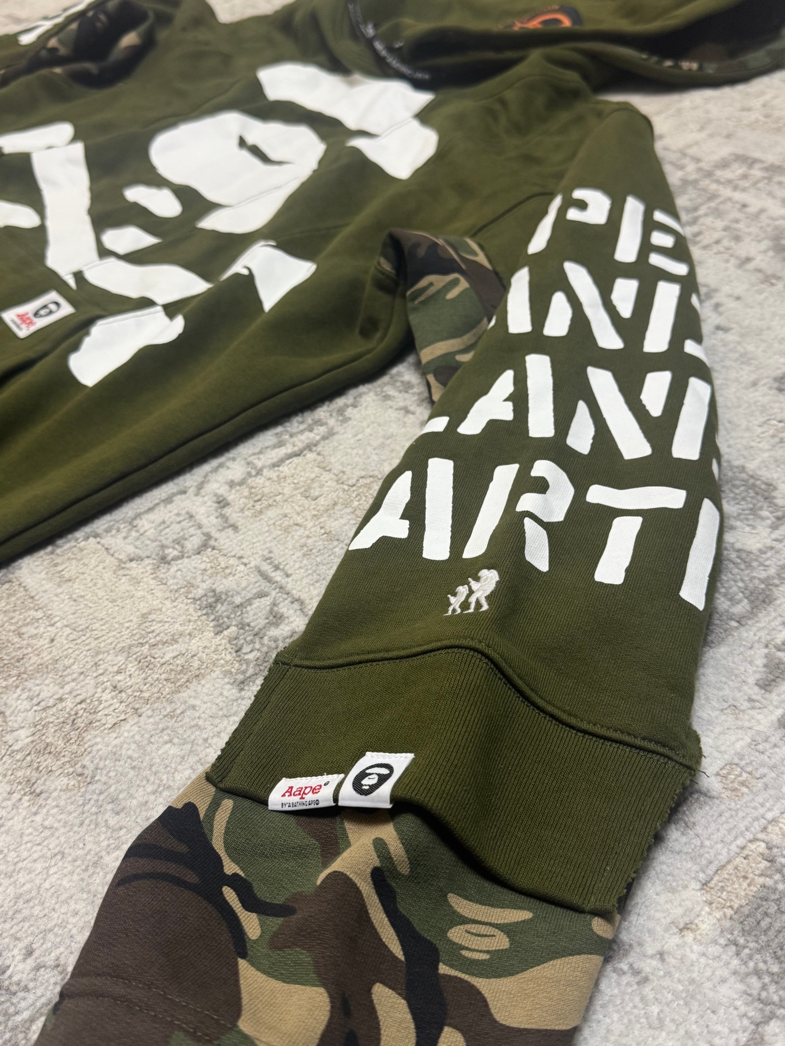 Aape Худи, миниатюра 5