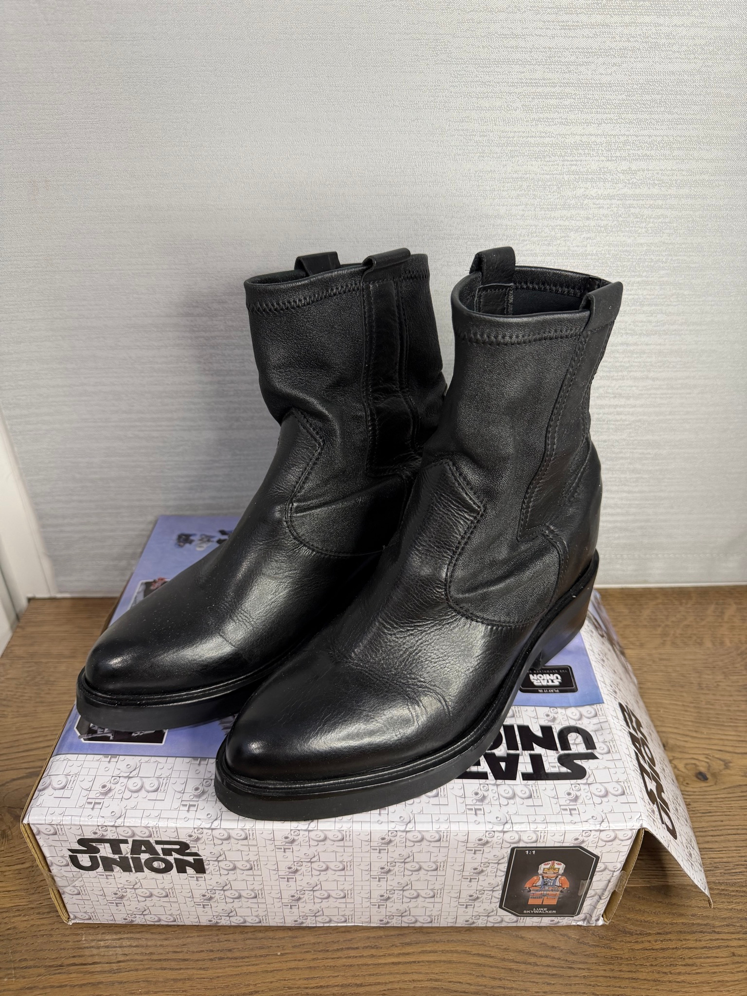 Cinzia Araia Boots, миниатюра 1