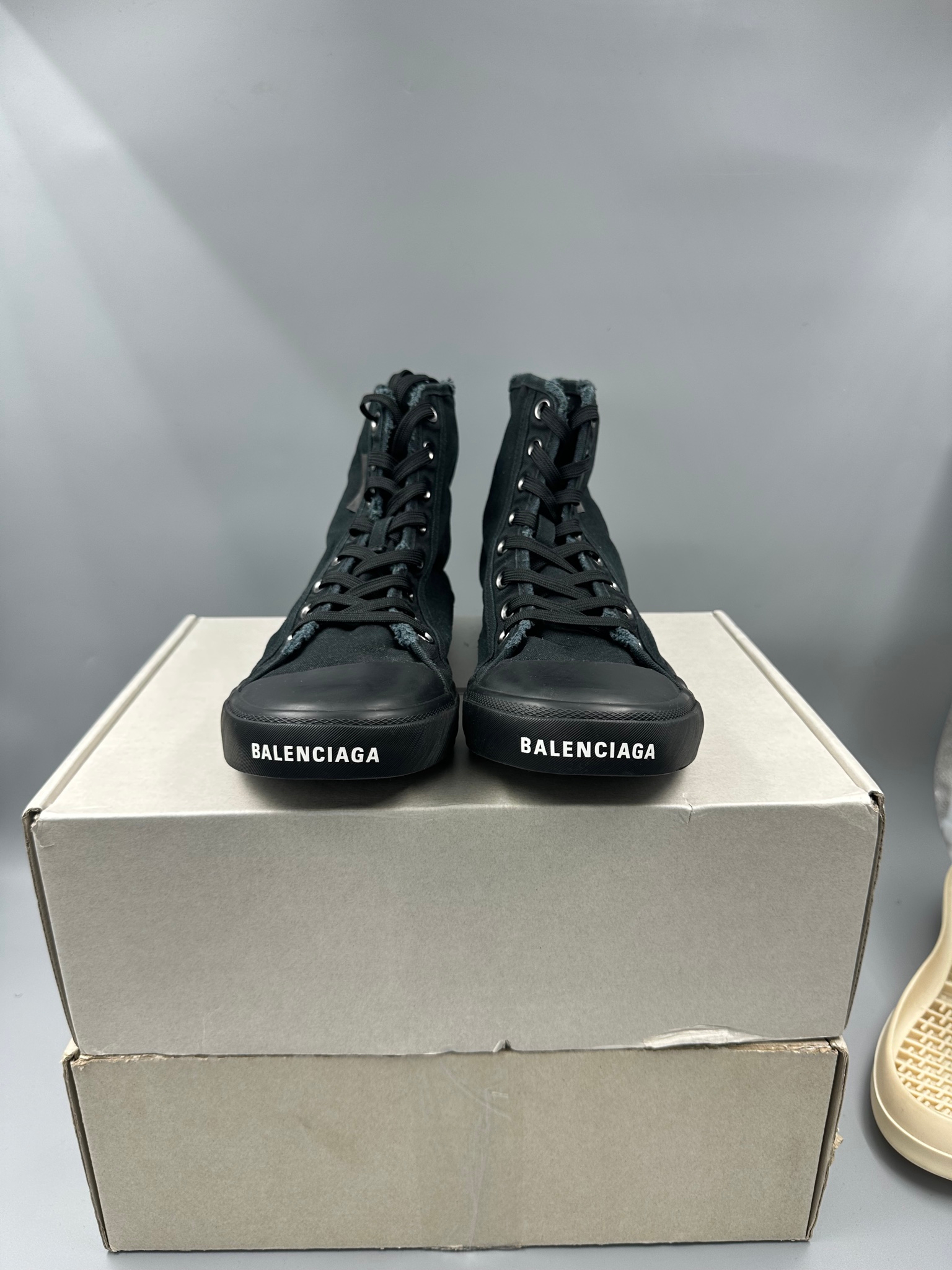 Balenciaga paris, миниатюра 1