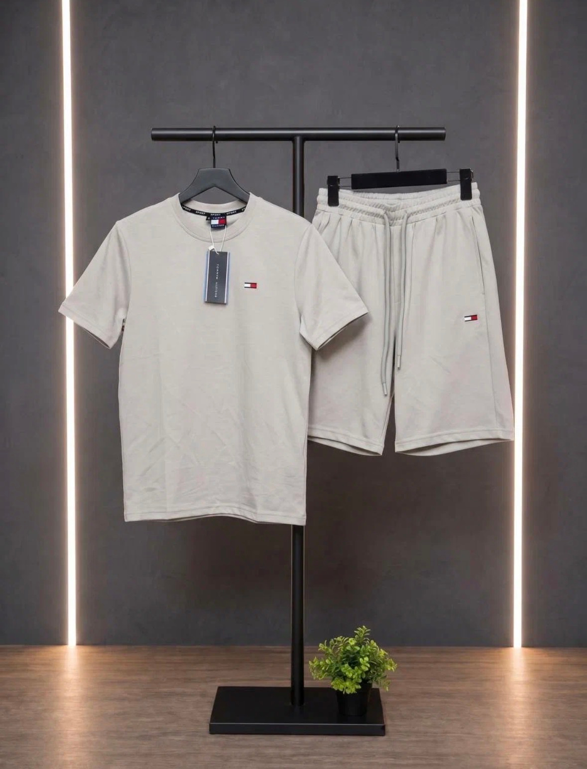 Tommy Hilfiger Костюм шорты и футболка, миниатюра 1