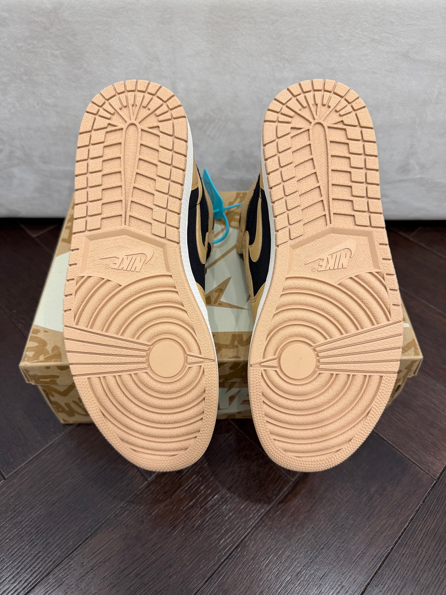 Nike x Air Jordan Air Jordan 1 High OG Heirloom, миниатюра 5