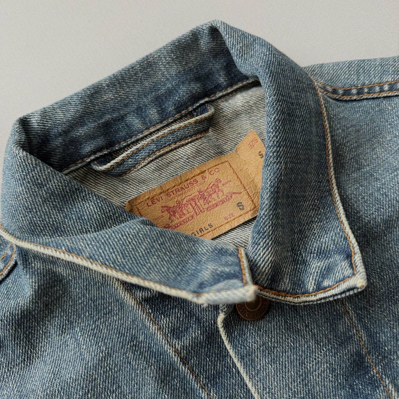 Levi's 2000s Vintage Women Denim Trucker Jacket, миниатюра 5