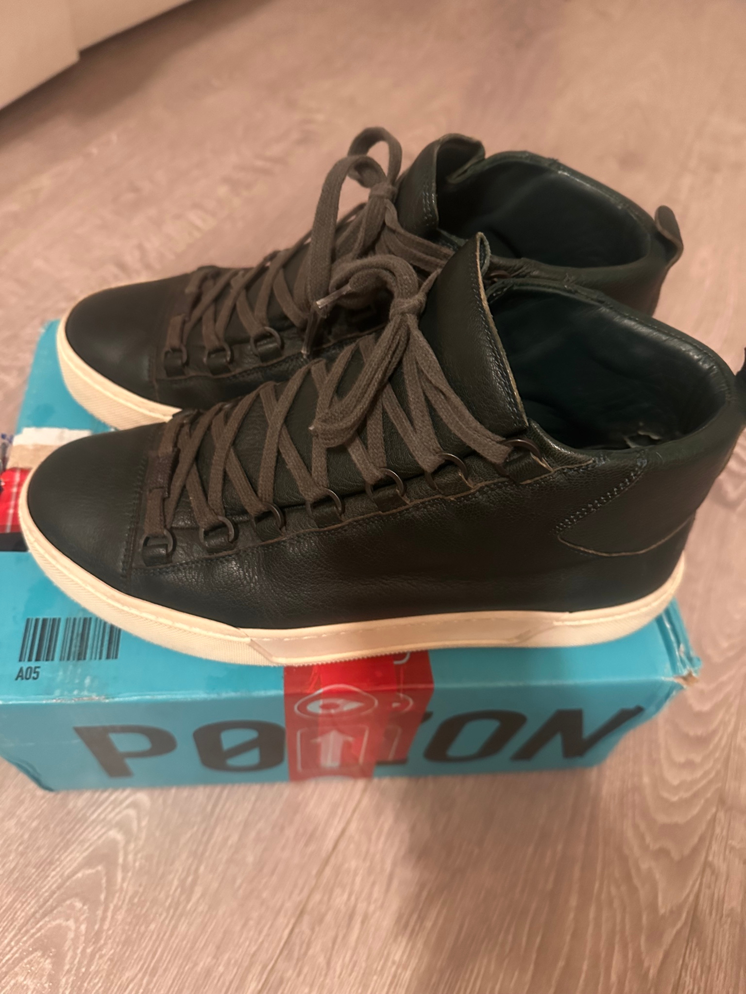 Balenciaga Arena, миниатюра 3