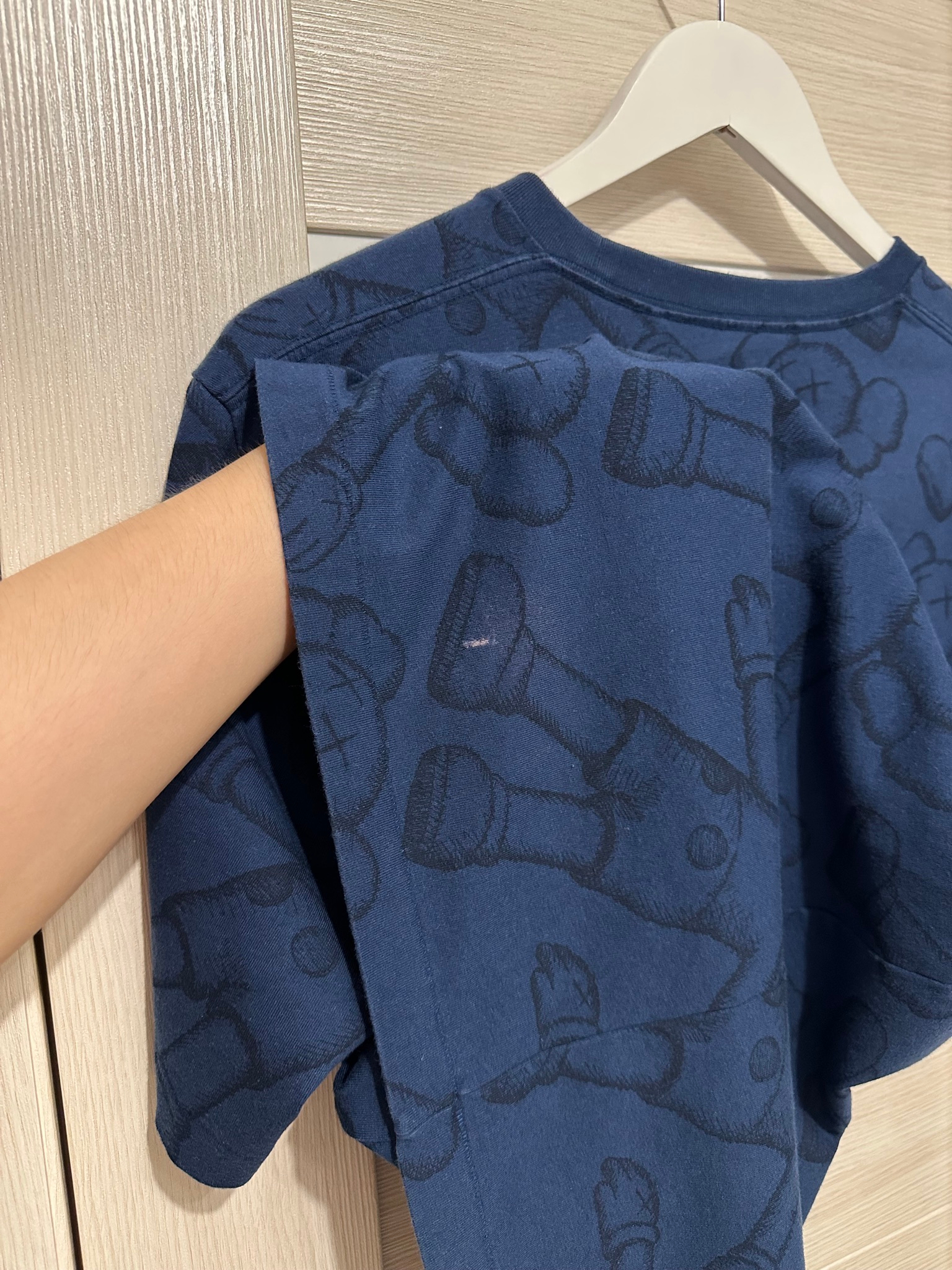 Uniqlo x Kaws All Over Holiday Print Short Sleeve Tee, миниатюра 8