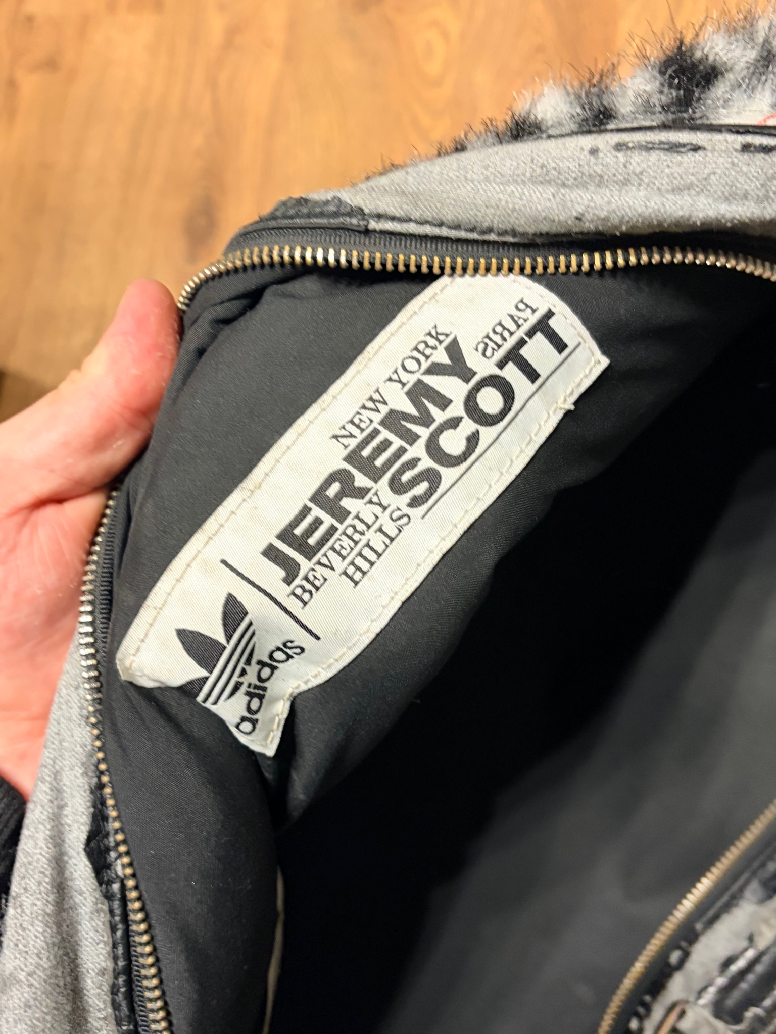 Jeremy Scott x Adidas tiger-fur bag, миниатюра 1