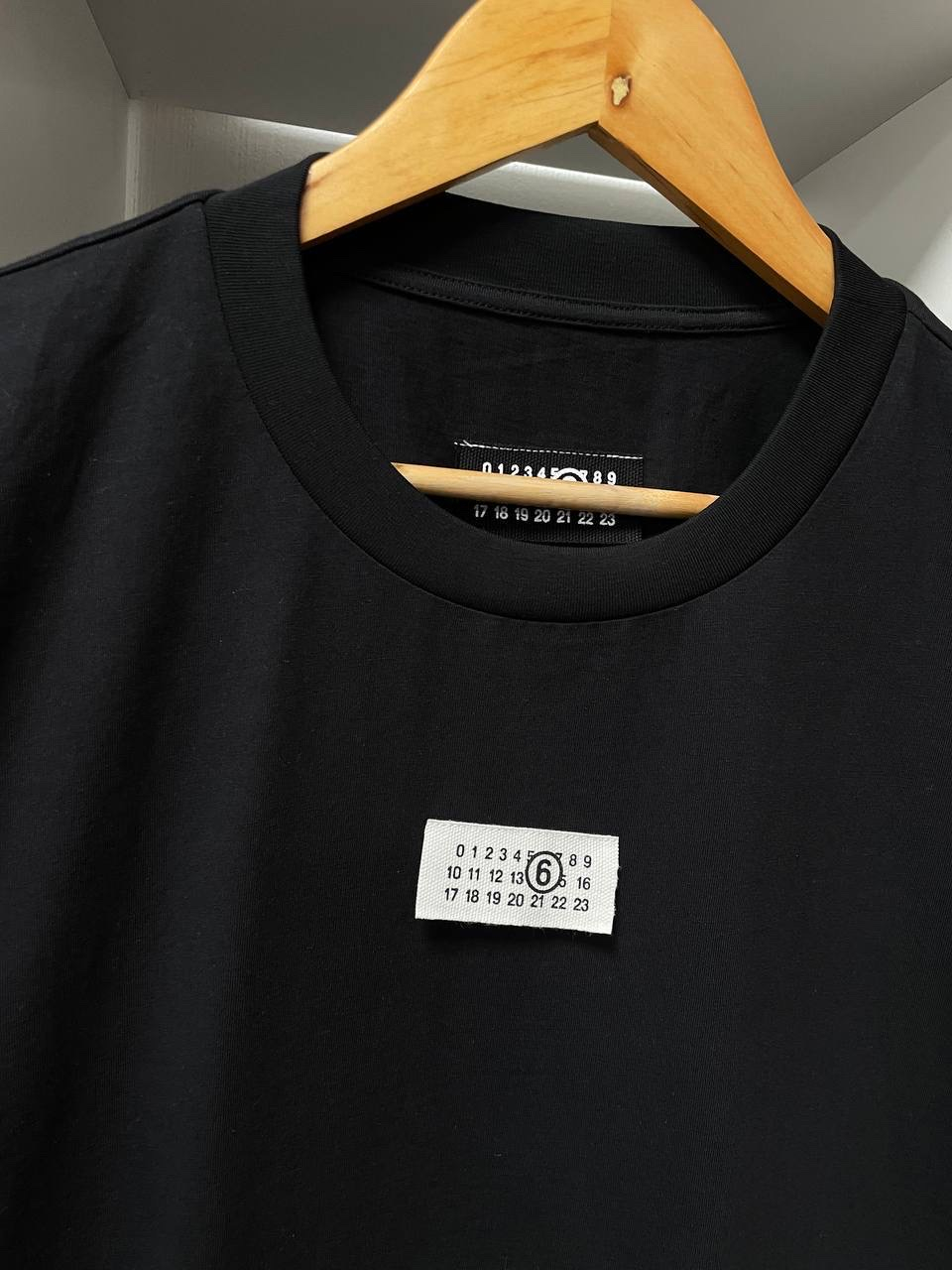 MM6 Maison Margiela Hacked Number Logo Appliqué T-Shirt, миниатюра 1