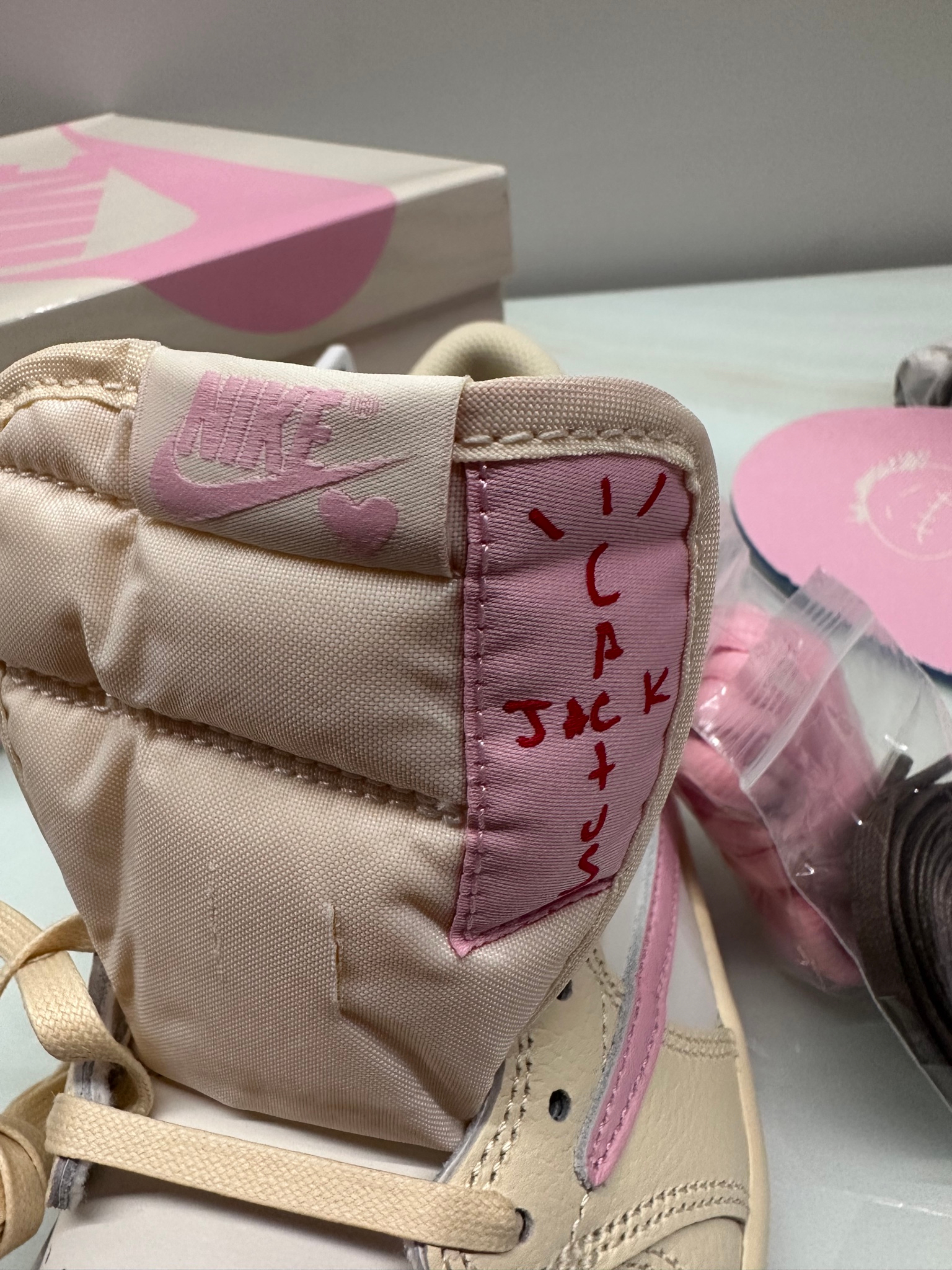 Air Jordan x Travis Scott 1 Low Shy Pink, миниатюра 8