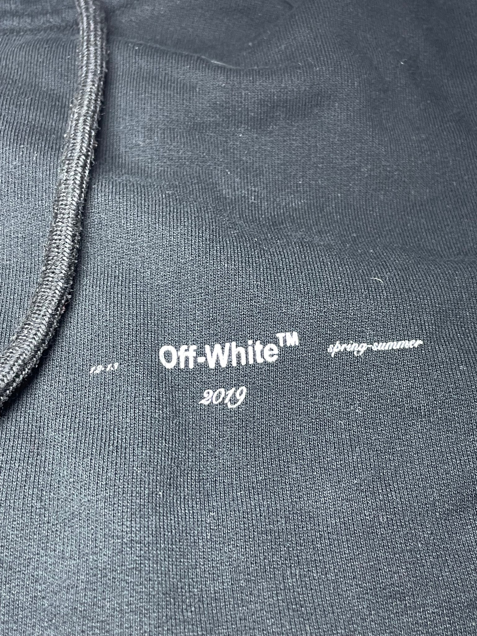 Off white diagonal arrow, миниатюра 4